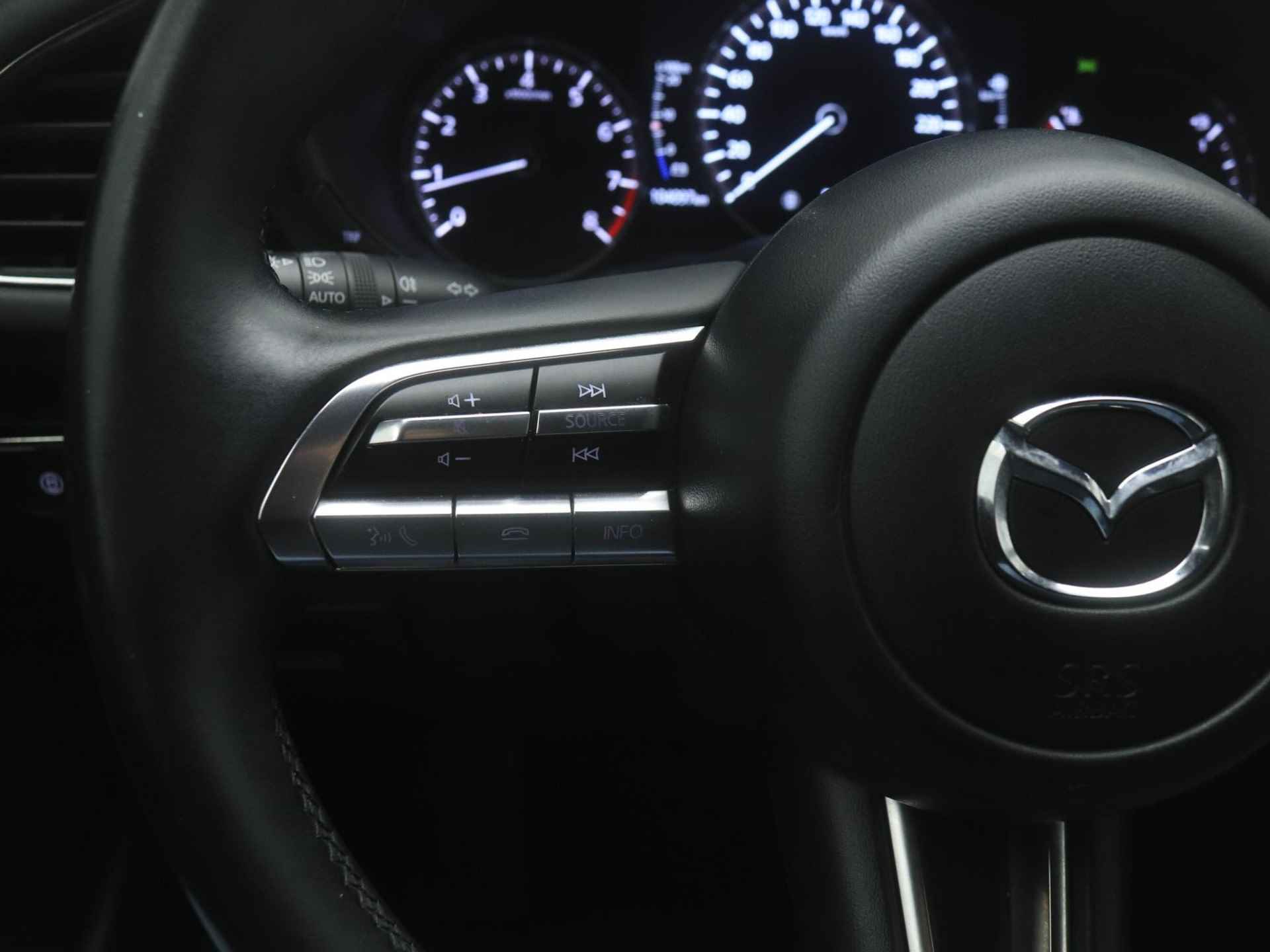 Mazda 3 2.0 SkyActiv-G Comfort met Bose/Leer pakket automaat met afneembare trekhaak en 18 inch lichtmetalen velgen : dealer onderhouden - 26/50