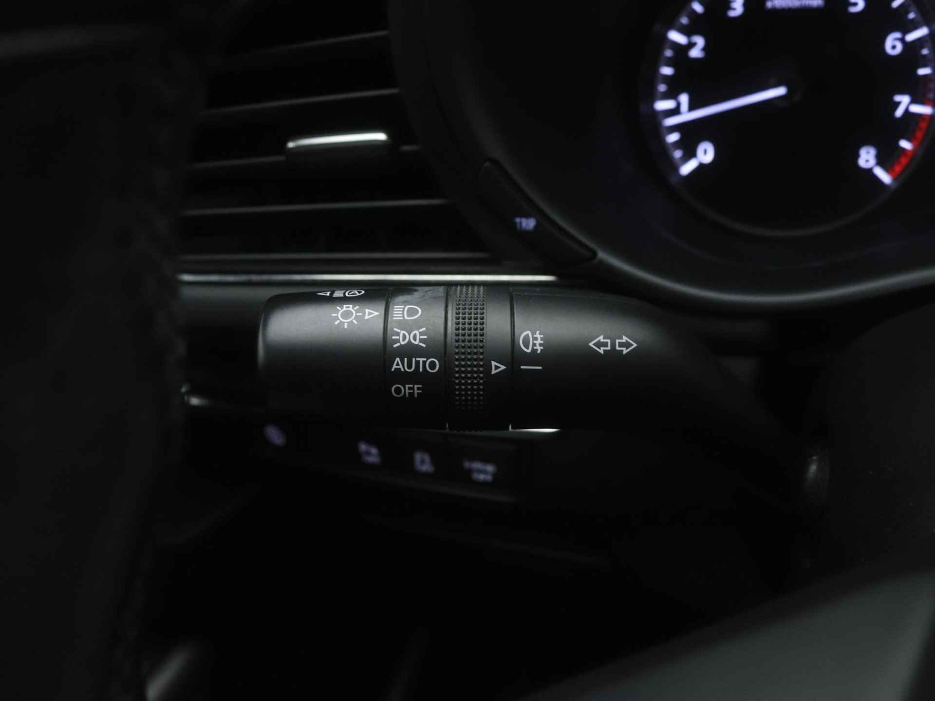 Mazda 3 2.0 SkyActiv-G Comfort met Bose/Leer pakket automaat met afneembare trekhaak en 18 inch lichtmetalen velgen : dealer onderhouden - 28/50