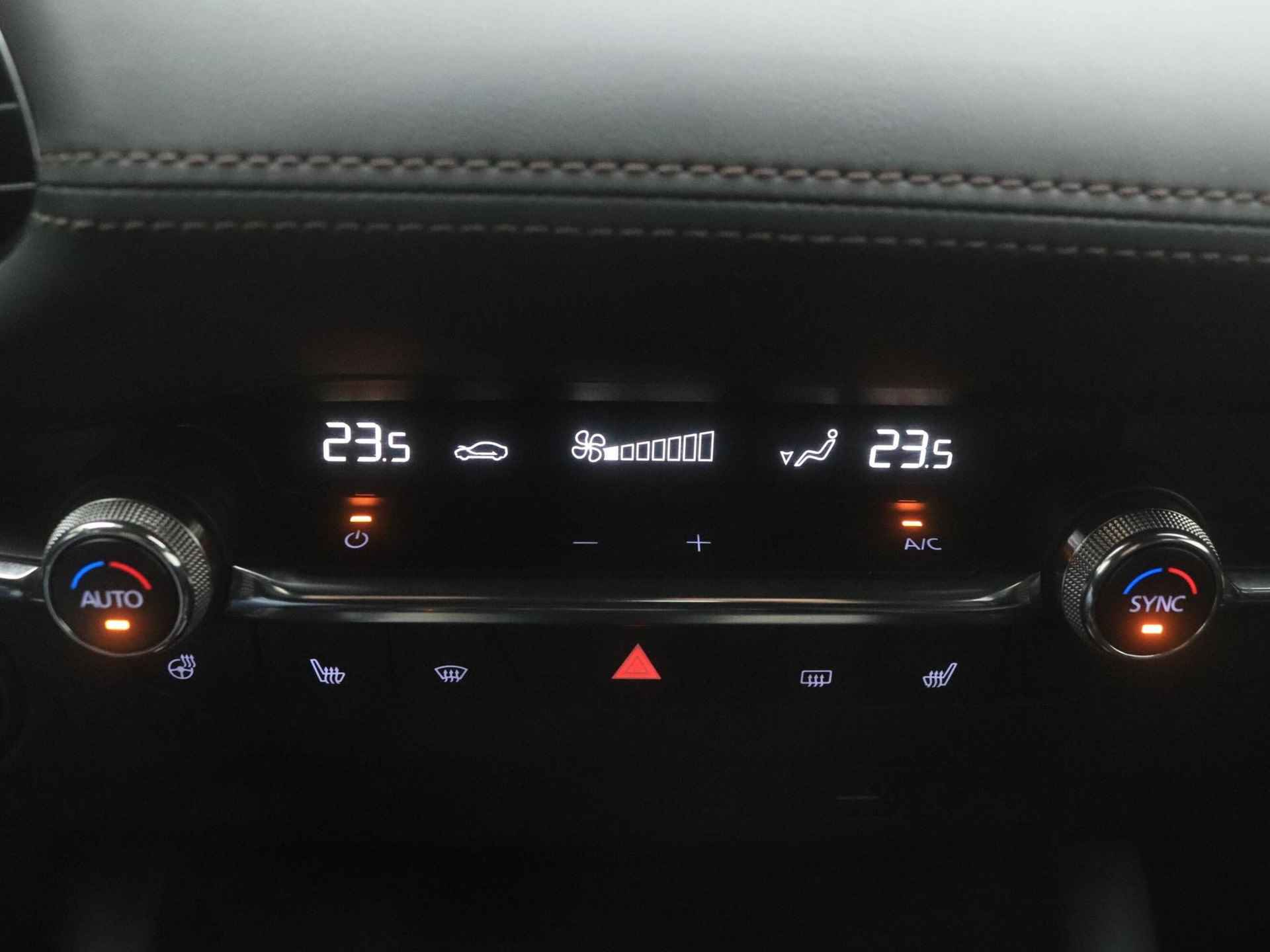 Mazda 3 2.0 SkyActiv-G Comfort met Bose/Leer pakket automaat met afneembare trekhaak en 18 inch lichtmetalen velgen : dealer onderhouden - 37/50