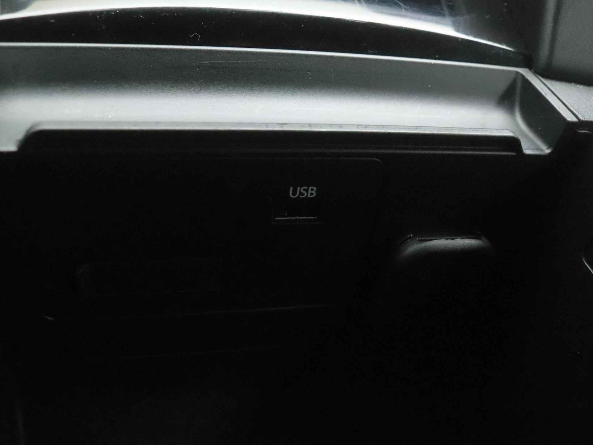 Mazda 3 2.0 SkyActiv-G Comfort met Bose/Leer pakket automaat met afneembare trekhaak en 18 inch lichtmetalen velgen : dealer onderhouden - 38/50
