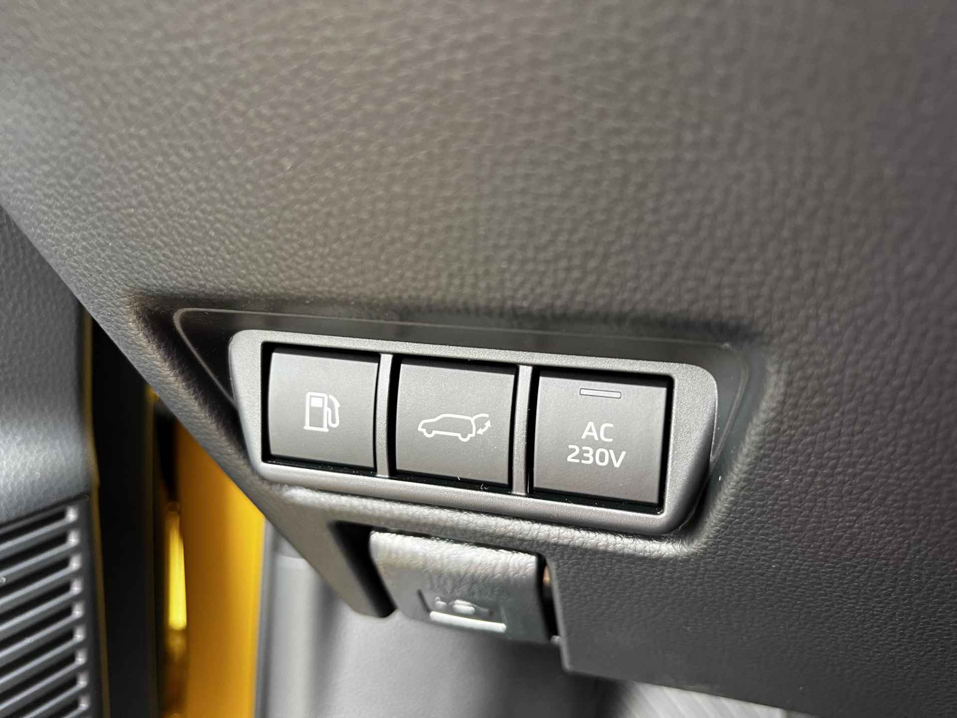 Toyota Prius 2.0 Plug-in Executive Panoramadak - 20/47