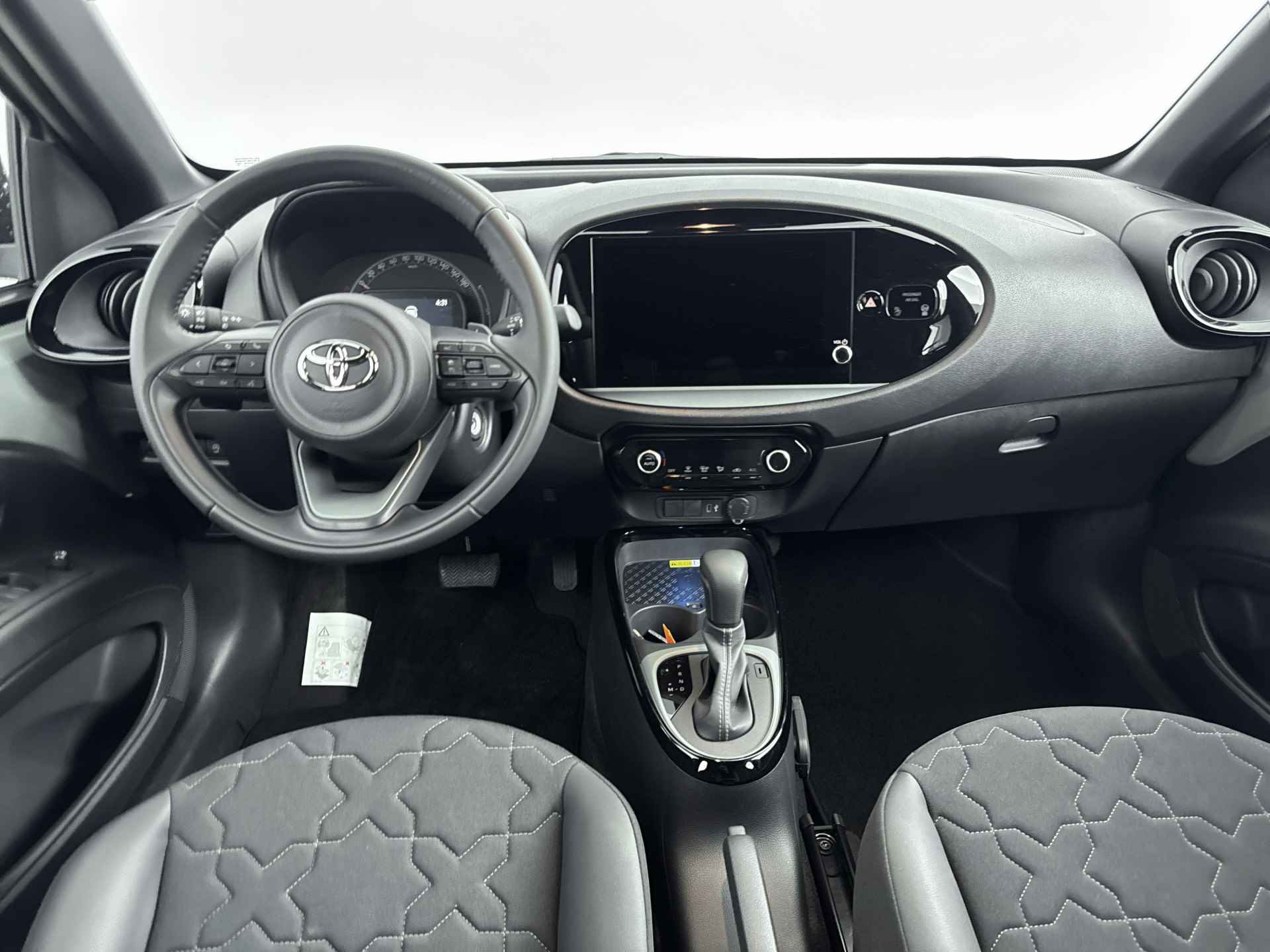 Toyota Aygo X 1.0 VVT-i S-CVT Envy | Trekhaak | Navigatie | LM velgen | Cruise Control Adaptief | Draadloze telefoonlader | Parkeersensoren | - 6/41