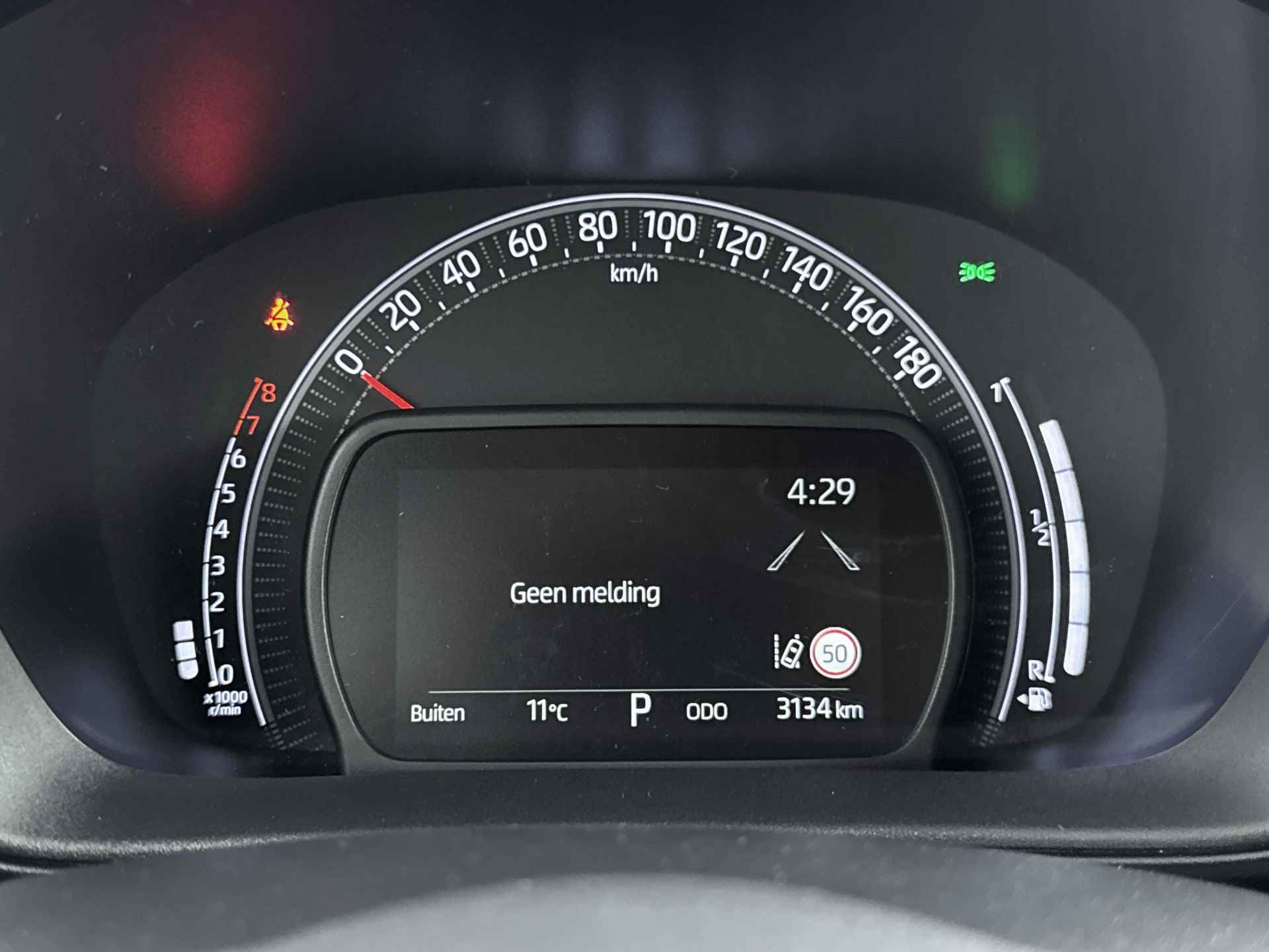 Toyota Aygo X 1.0 VVT-i S-CVT Envy | Trekhaak | Navigatie | LM velgen | Cruise Control Adaptief | Draadloze telefoonlader | Parkeersensoren | - 7/41