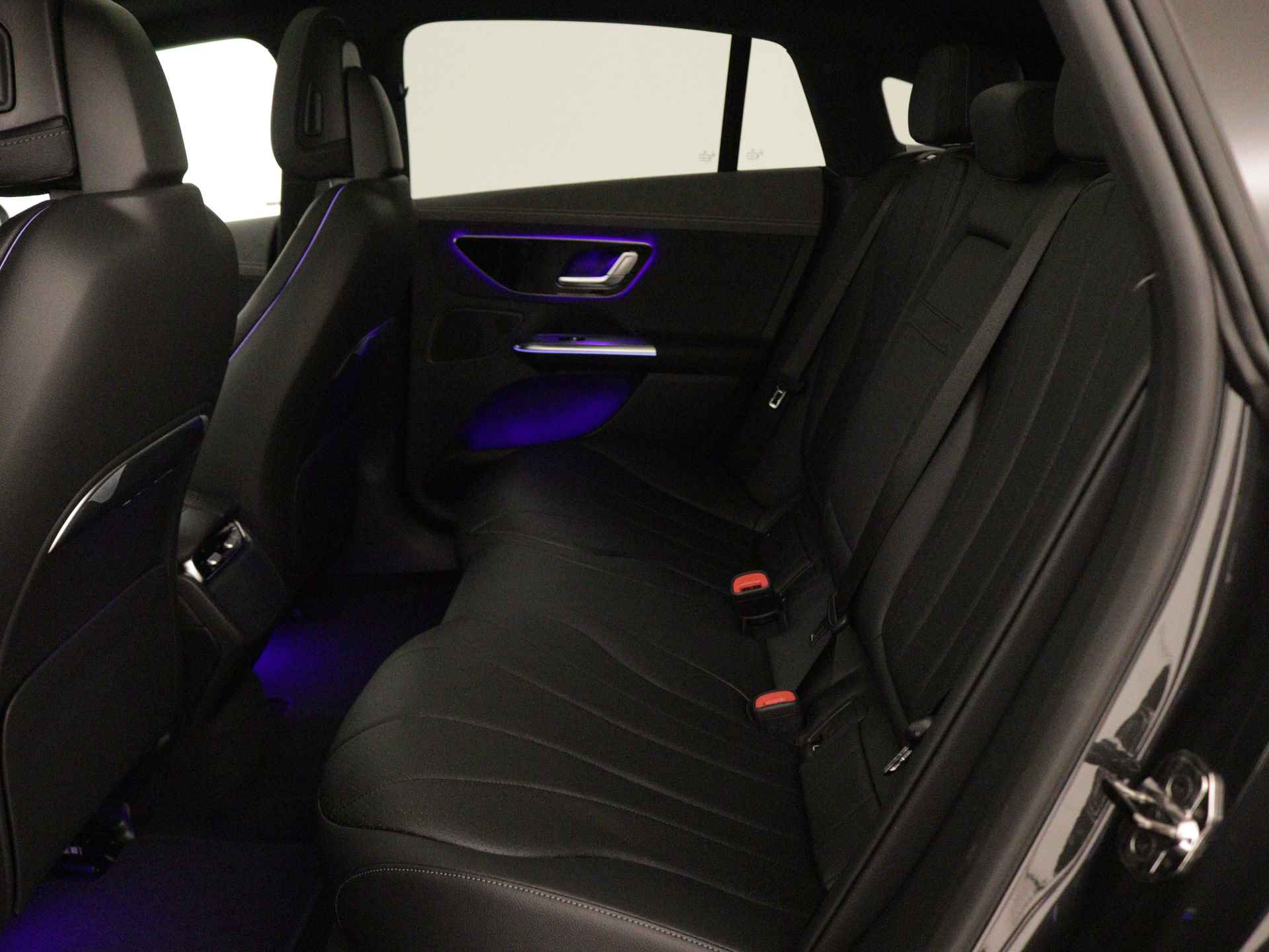 Mercedes-Benz EQE 300 Business Edition 89 kWh | KEYLESS GO-pakket | Parkeerpakket met achteruitrijcamera | Rijassistentiepakket | USB-pakket Plus | GUARD 360 ° Vehicle protection | Dodehoekassistent | - 5/36