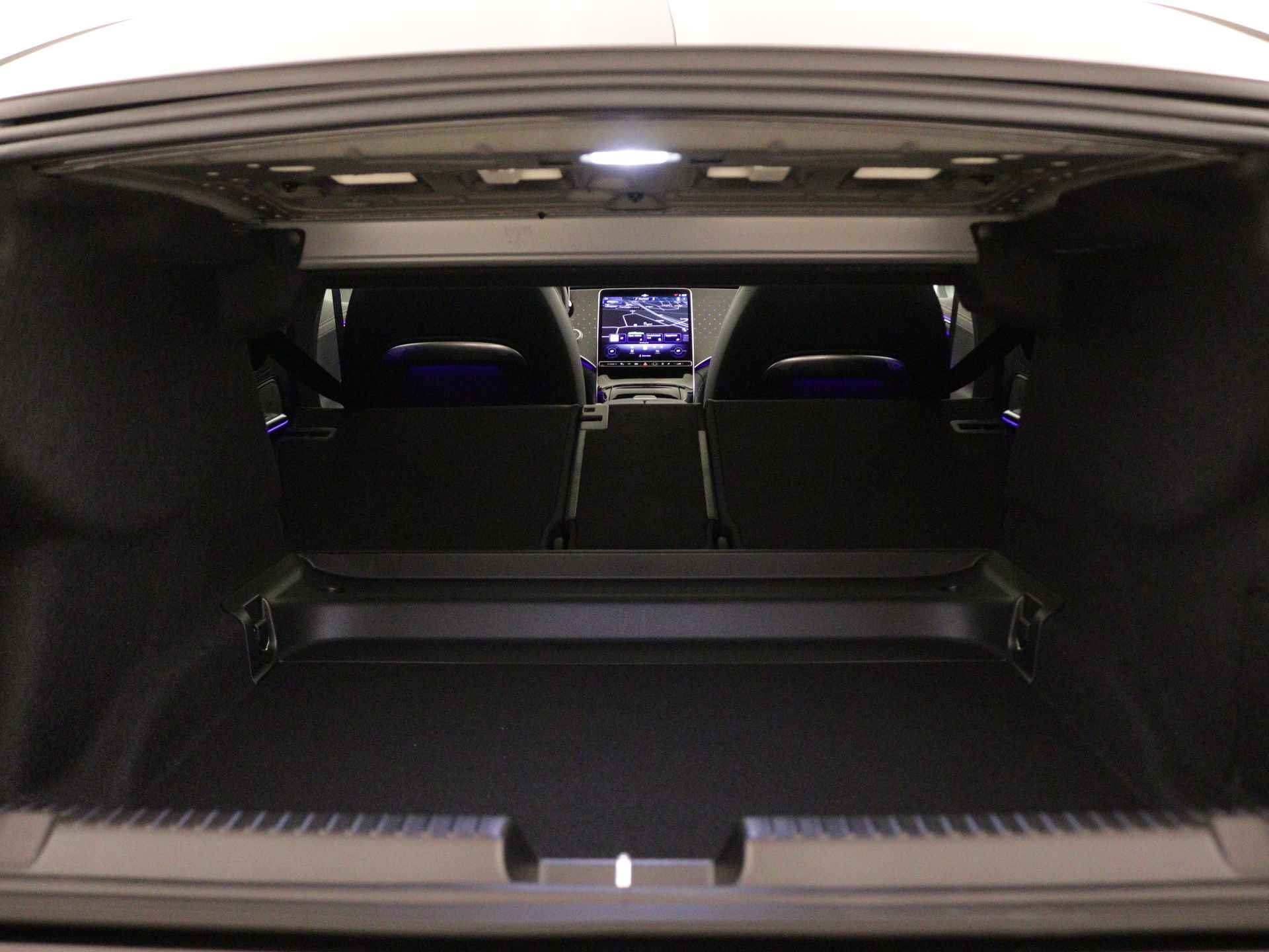 Mercedes-Benz EQE 300 Business Edition 89 kWh | KEYLESS GO-pakket | Parkeerpakket met achteruitrijcamera | Rijassistentiepakket | USB-pakket Plus | GUARD 360 ° Vehicle protection | Dodehoekassistent | - 36/36