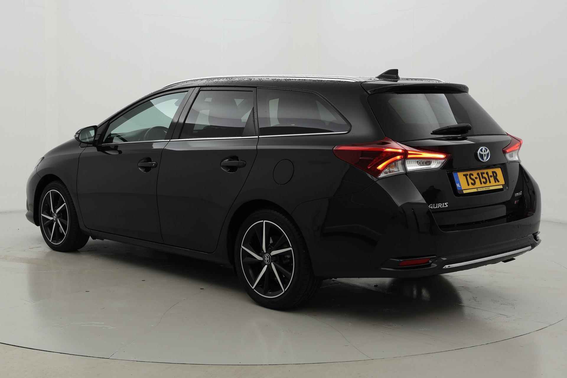 Toyota Auris Touring Sports 1.8 Hybrid Dynamic Ultimate - 3/34