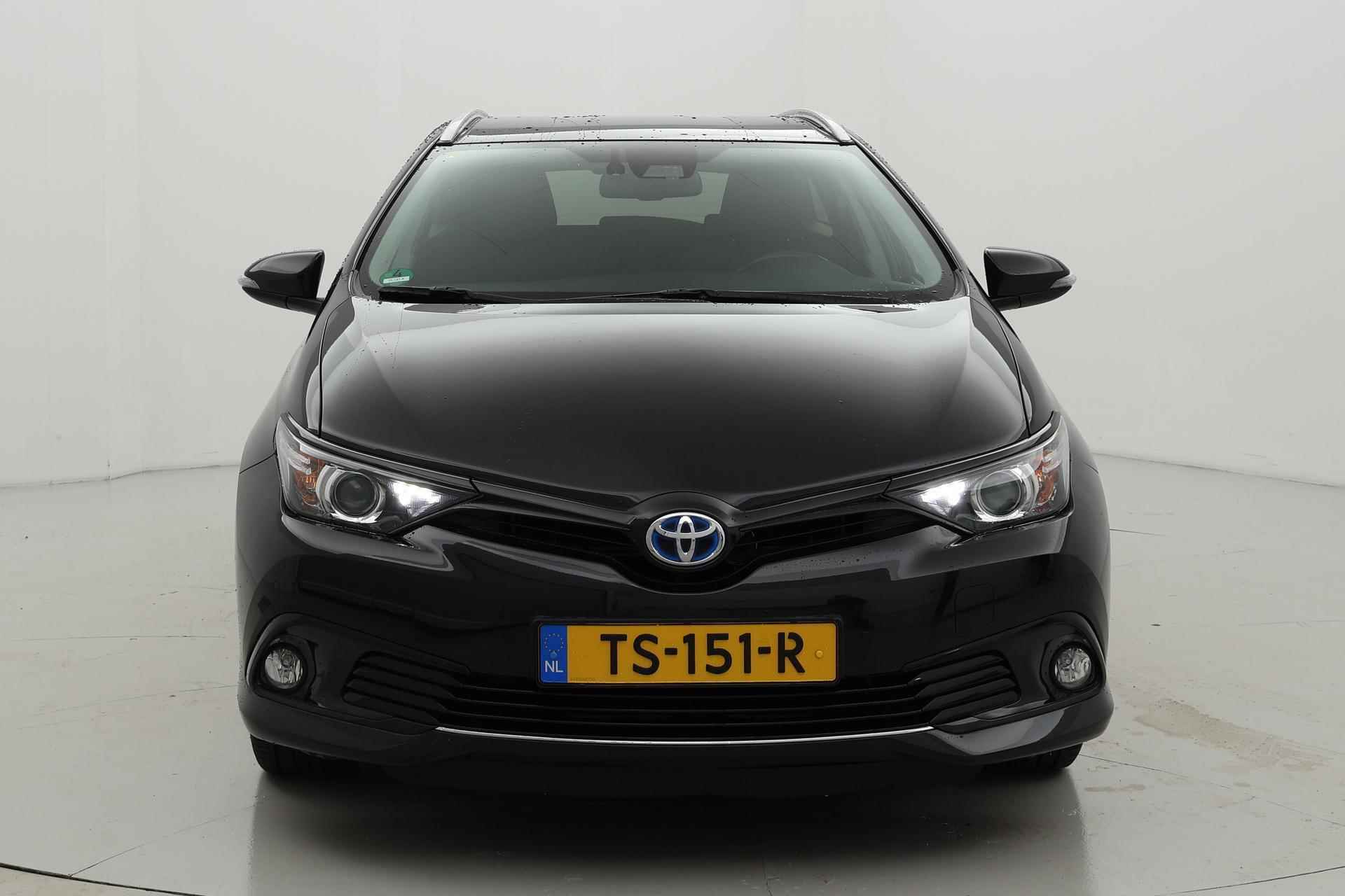 Toyota Auris Touring Sports 1.8 Hybrid Dynamic Ultimate - 9/34