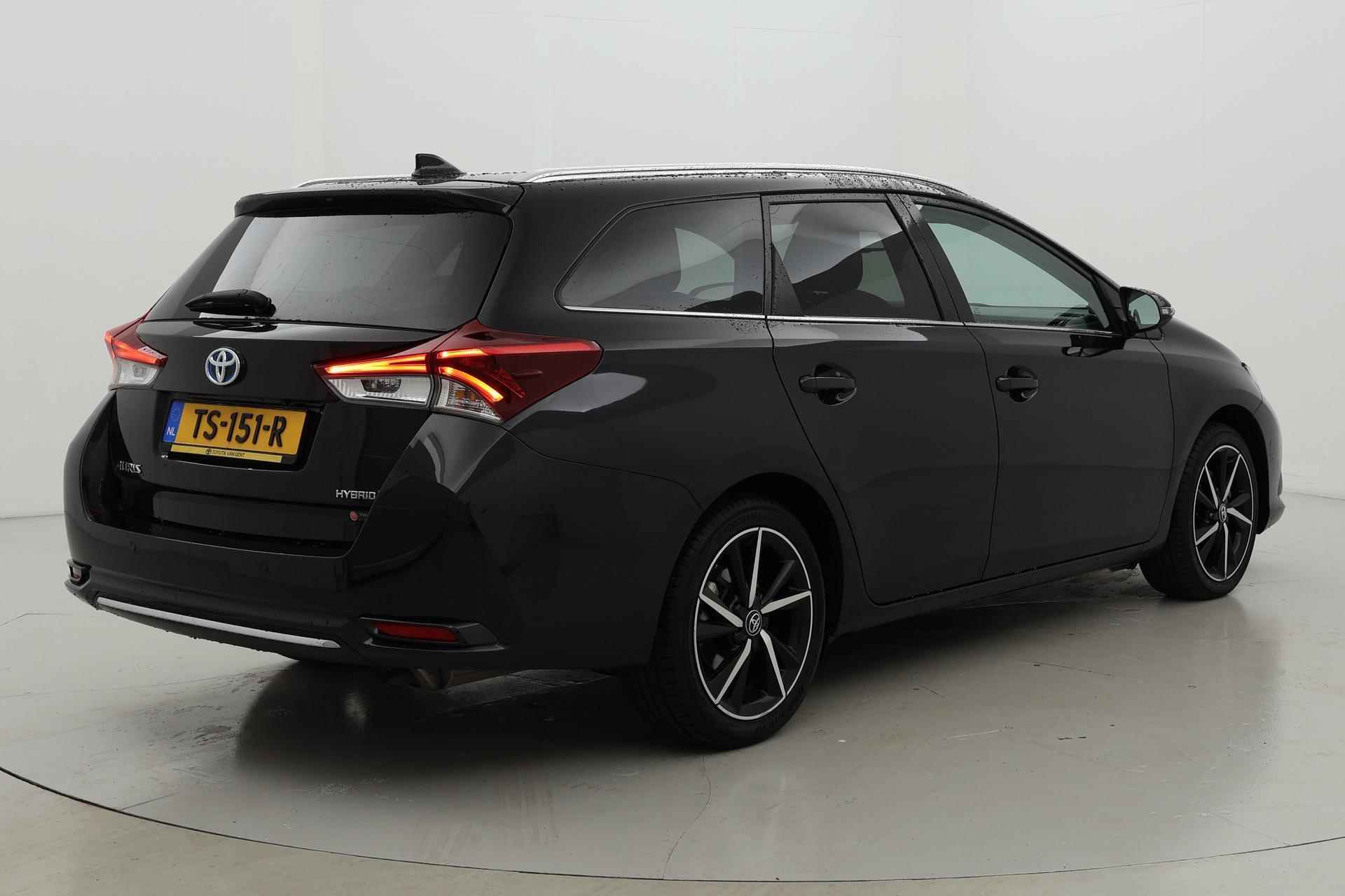 Toyota Auris Touring Sports 1.8 Hybrid Dynamic Ultimate - 32/34