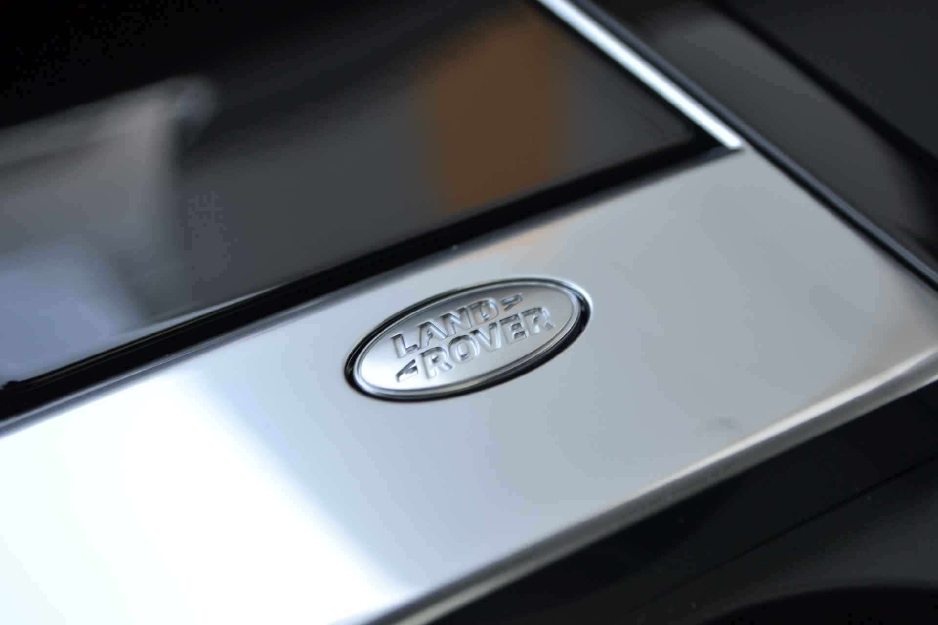 Land Rover Range Rover Velar 2.0 P250 Turbo AWD R-Dynamic Carbon Edition - 24/35