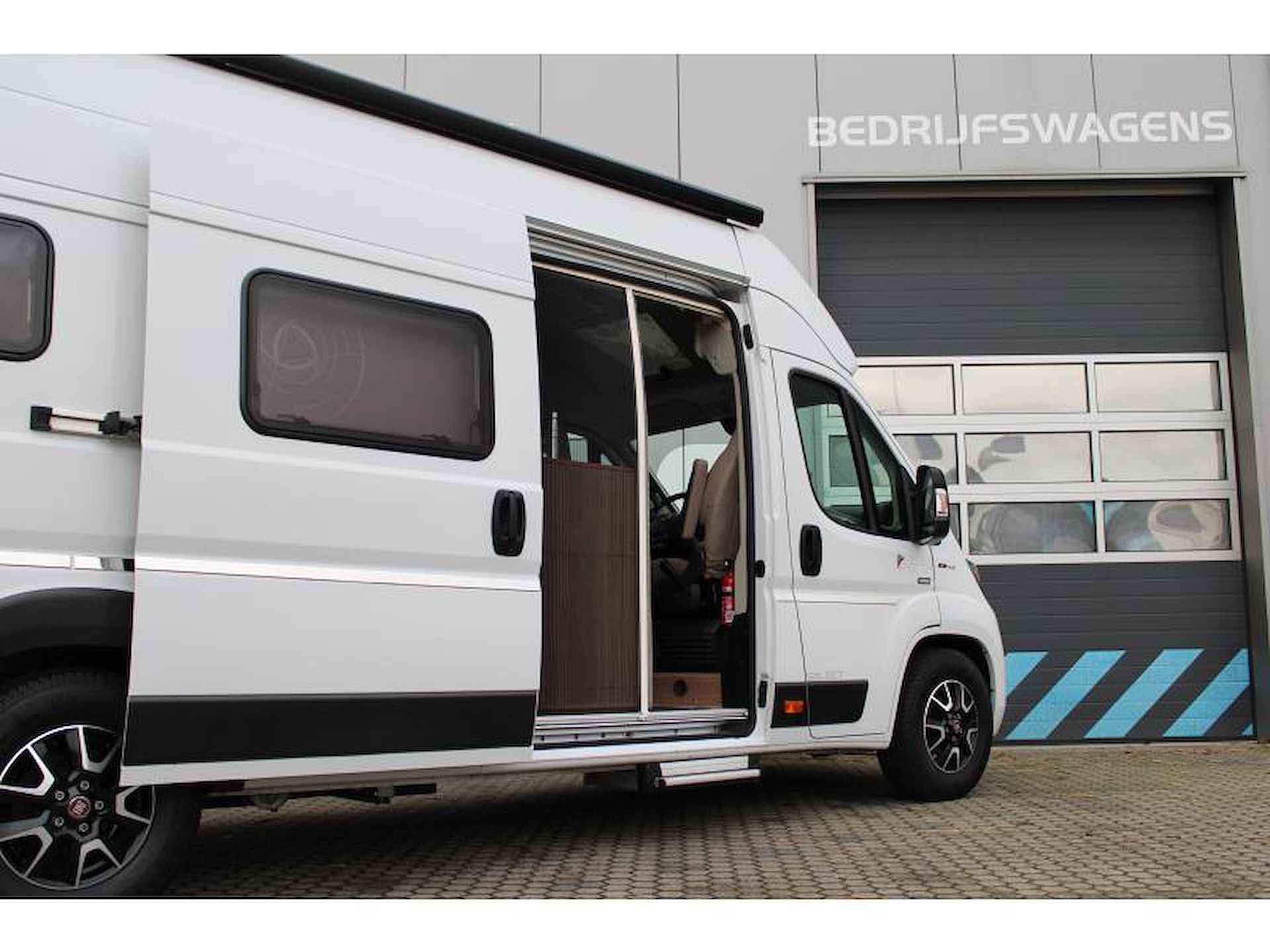 Dreamer Living Van 630  Automaat Rondzit hefbed - 6/25