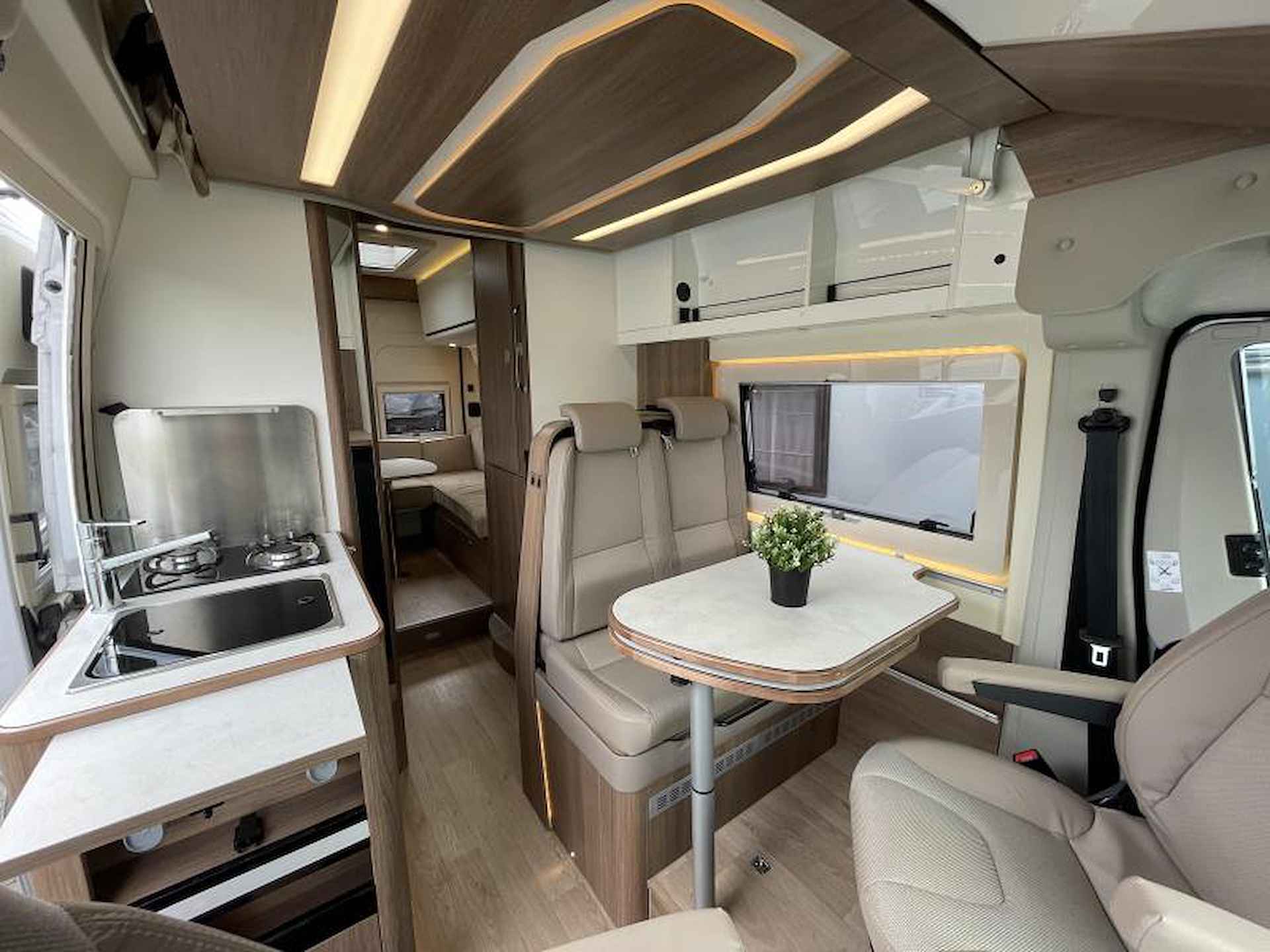 Dreamer Living Van 630  Automaat Rondzit hefbed - 9/25