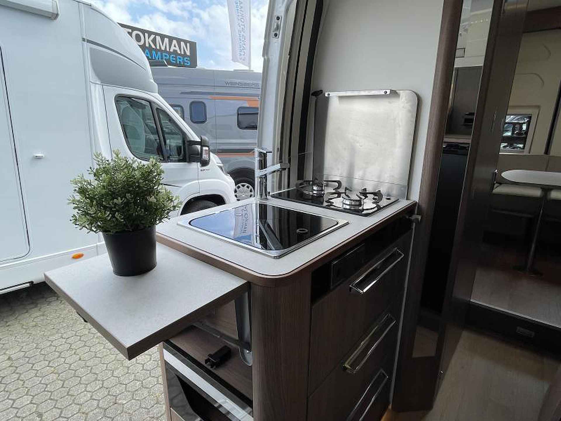 Dreamer Living Van 630  Automaat Rondzit hefbed - 11/25