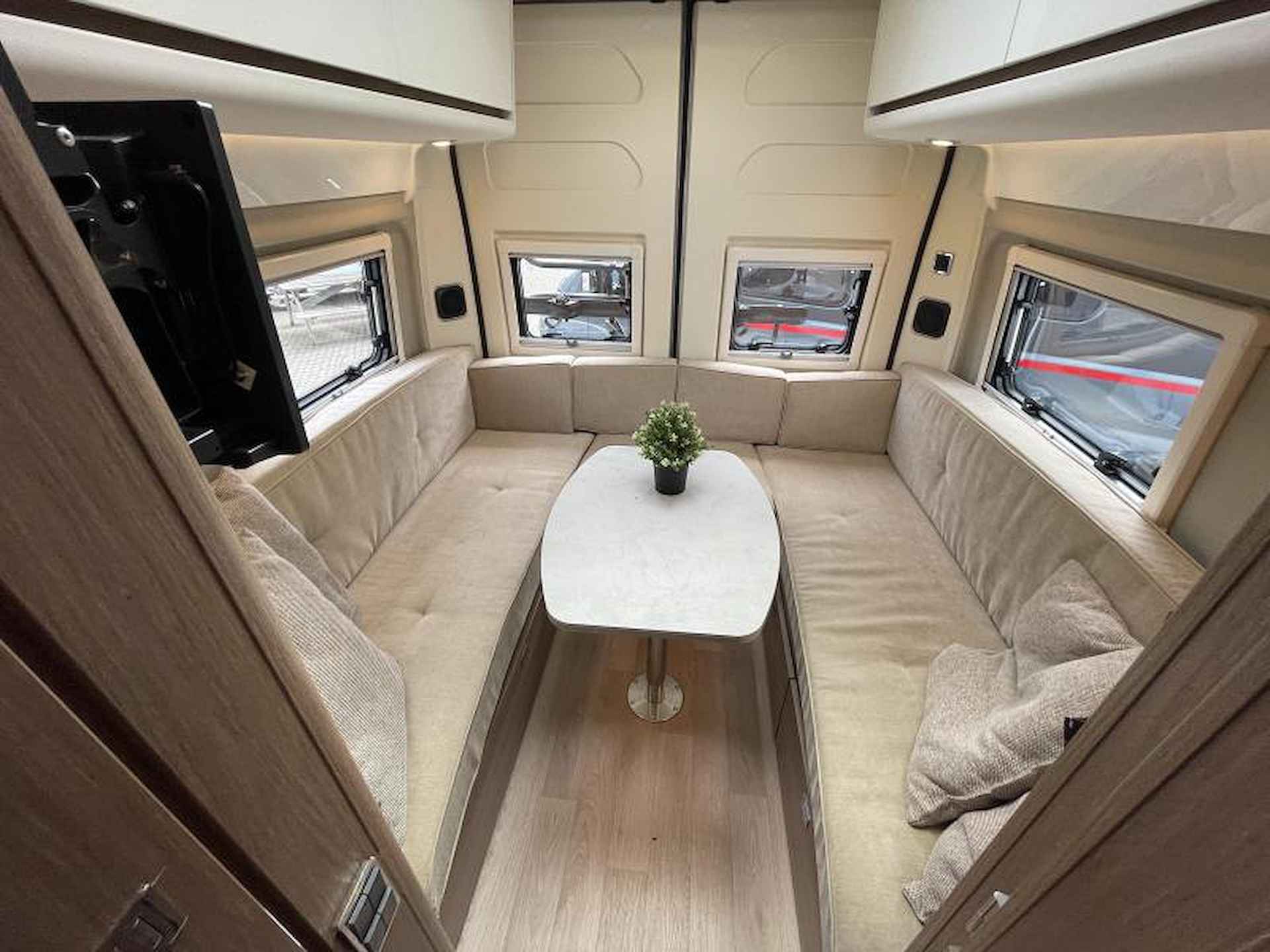 Dreamer Living Van 630  Automaat Rondzit hefbed - 14/25