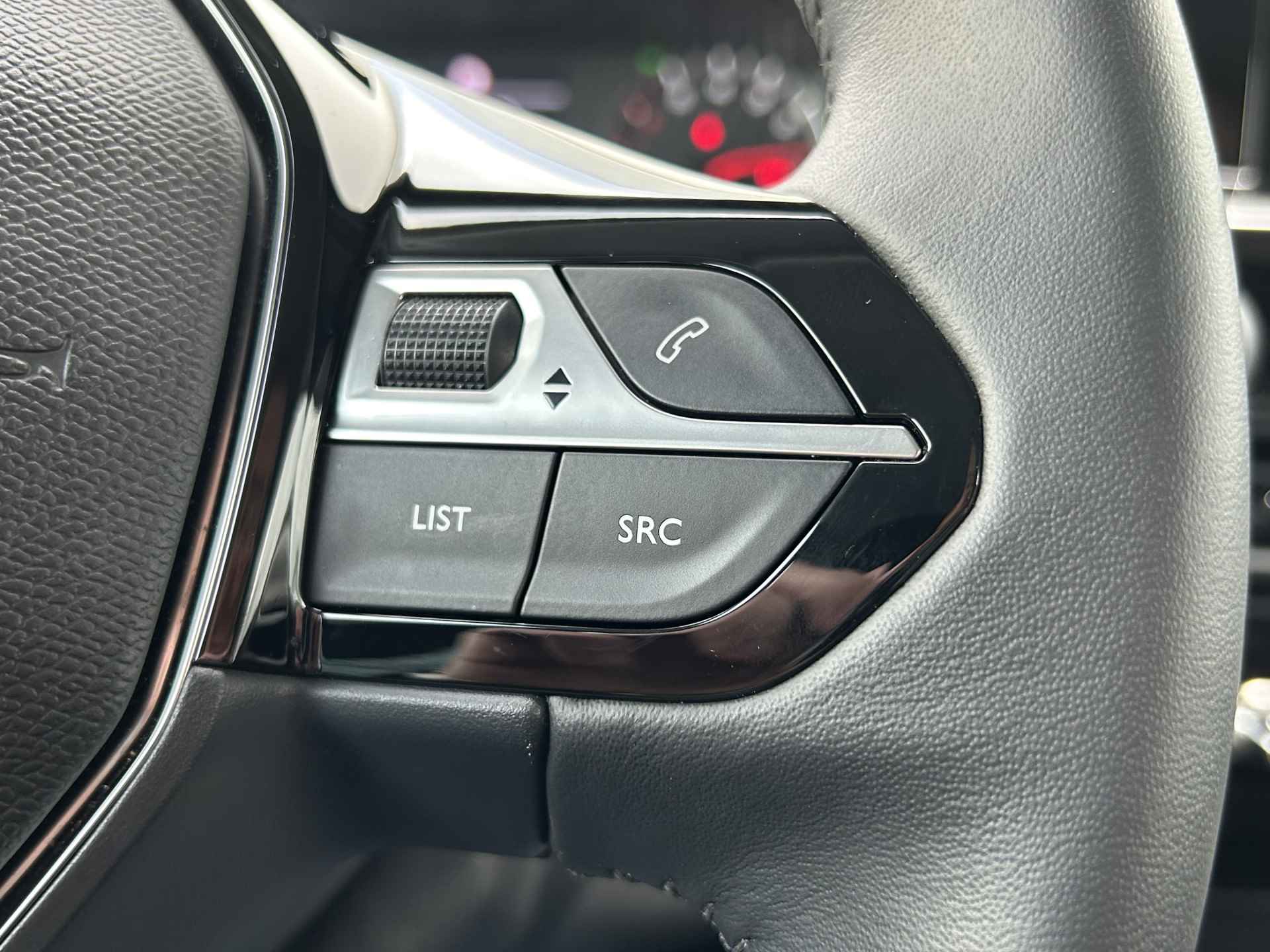Peugeot 208 208 1.2 100pk 6-bak Active Pack | Apple Carplay/Android Auto | Navi By App | Airco | DAB+ radio | Parkeersensoren achter | Cruis - 26/32