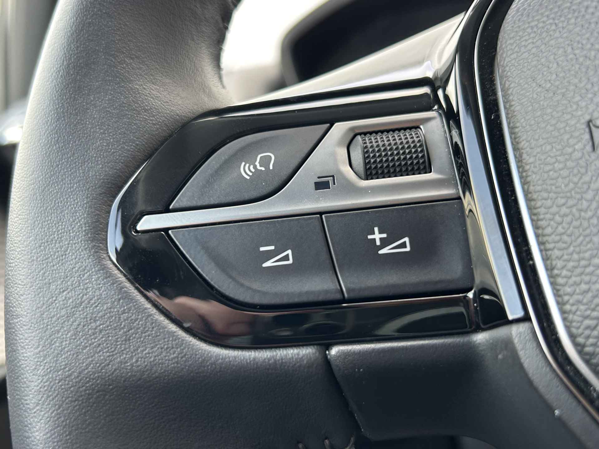Peugeot 208 208 1.2 100pk 6-bak Active Pack | Apple Carplay/Android Auto | Navi By App | Airco | DAB+ radio | Parkeersensoren achter | Cruis - 27/32