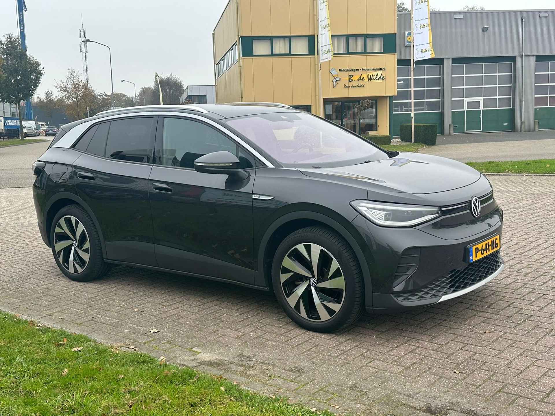 Volkswagen ID.4 204 pk Pro 77 kWh | Elektrisch uitklapbare trekhaak | Panoramadak | Achteruitrijcamera | - 3/9