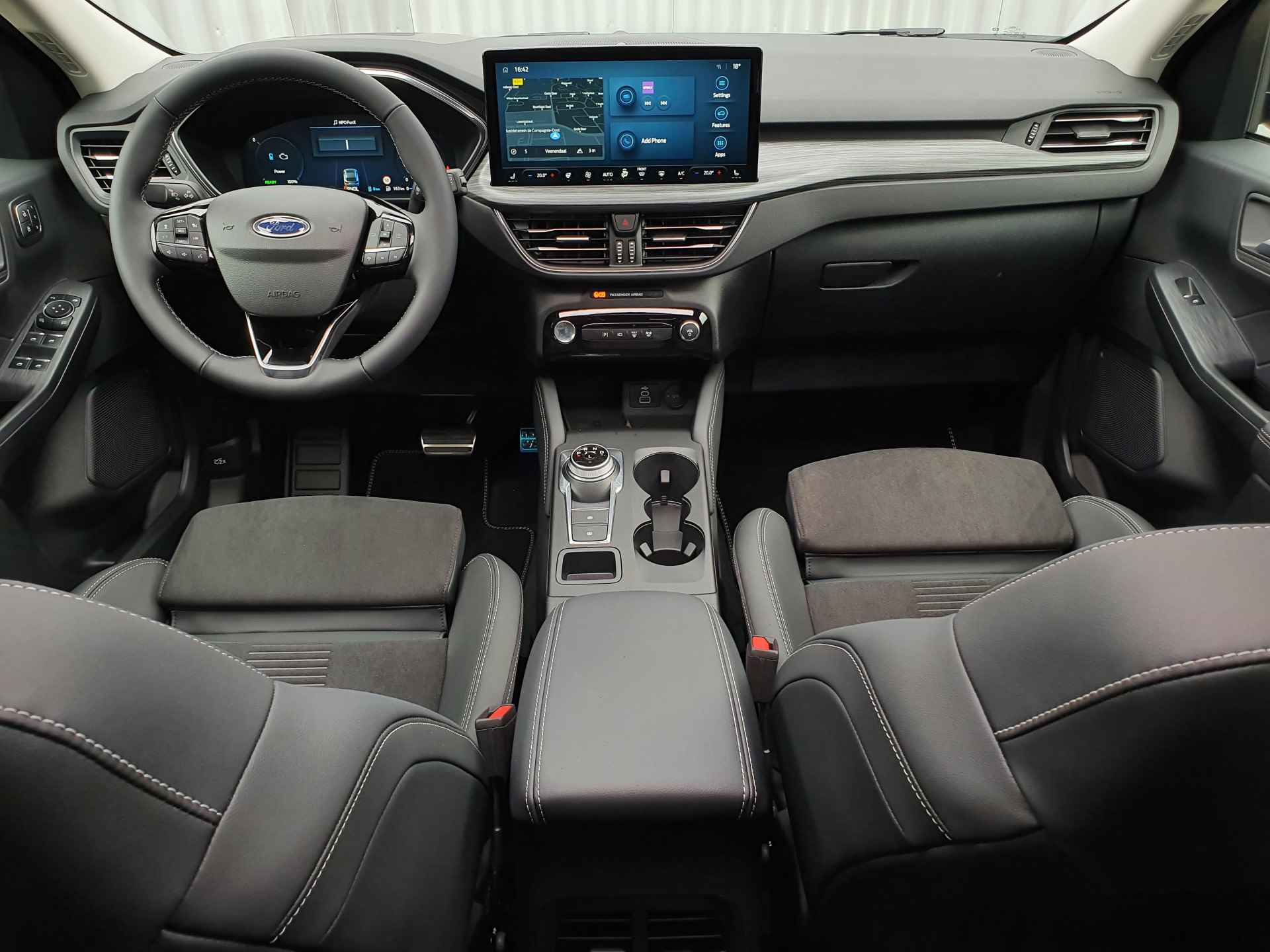 Ford Kuga PHEV 243pk Active X | Panoramadak | Wegklapbare Trekhaak | 2100KG Trekgewicht - 40/48