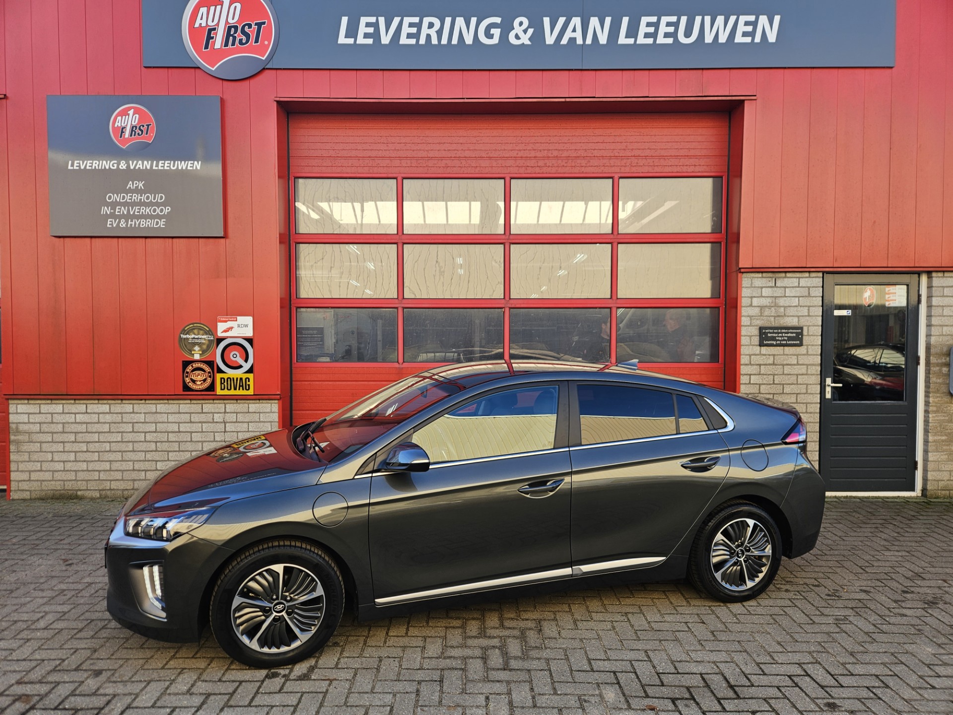 Hyundai IONIQ 1.6 GDi PHEV Comfort Navigatie/ Camera/ Parkeersensoren achter/ Rijklaarprijs