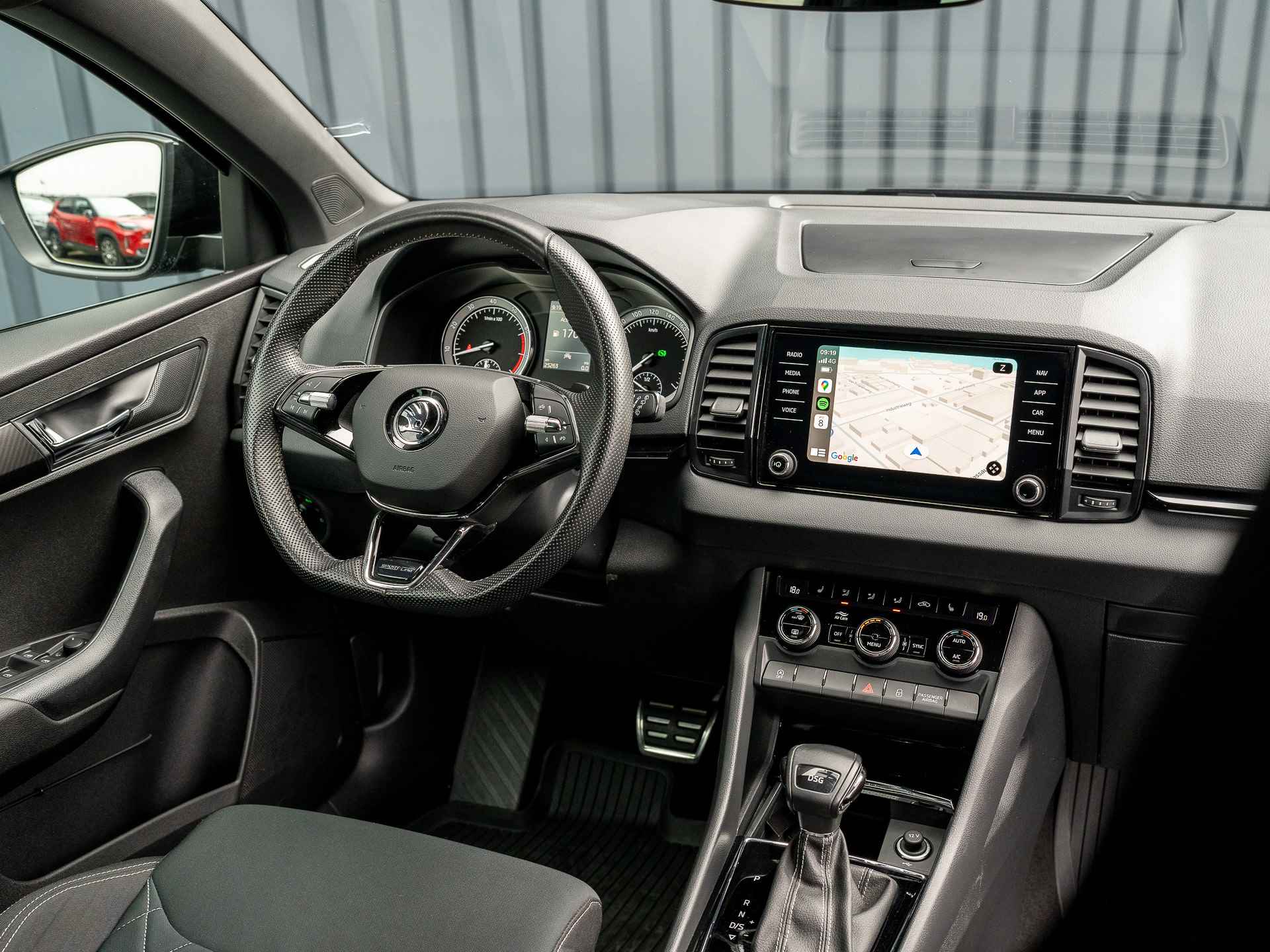 Škoda Karoq 1.5 TSI ACT 150Pk Sportline Business | 19" | Stoelverw. V&A | Keyless | Camera Prijs Rijklaar!! - 8/45