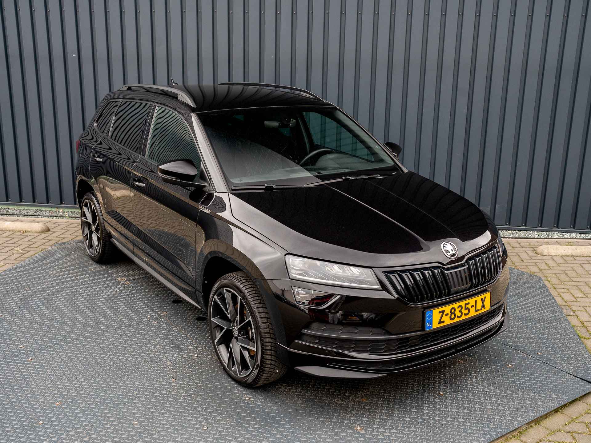 Škoda Karoq 1.5 TSI ACT 150Pk Sportline Business | 19" | Stoelverw. V&A | Keyless | Camera Prijs Rijklaar!! - 35/45