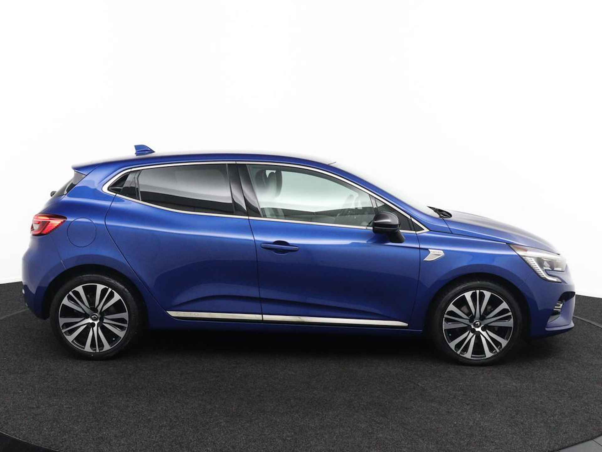 Renault Clio 1.3 TCe Initiale Paris | 1e Eigenaar | Origineel NL | Rundlederen Bekleding | 360 camera | stoelverwarming | Stuurwielverwarming | Adaptive cruise control | - 6/43