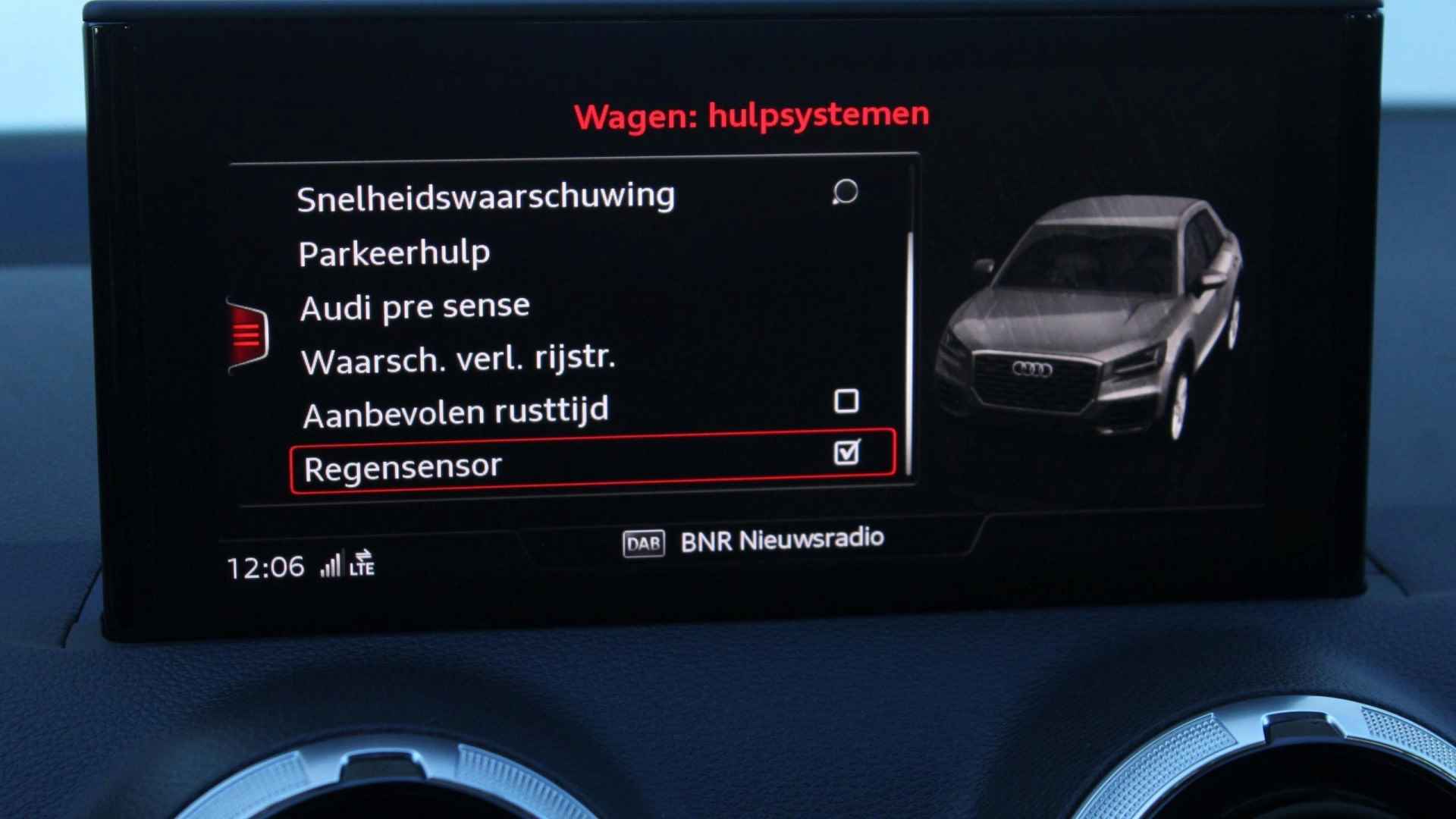 Audi Q2 35 TFSI 150pk S Edition / Achteruitrijcamera / PH V+A / Stoelverwarming - 31/36