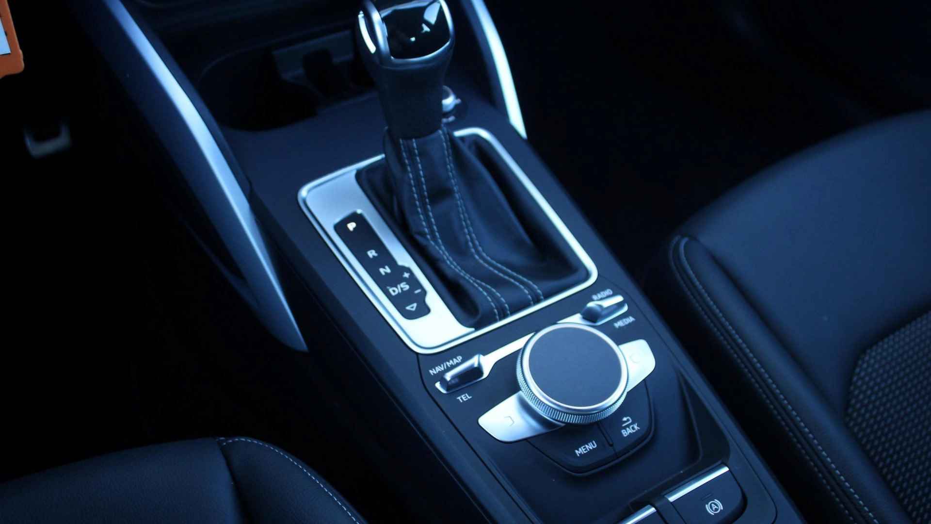 Audi Q2 35 TFSI 150pk S Edition / Achteruitrijcamera / PH V+A / Stoelverwarming - 34/36