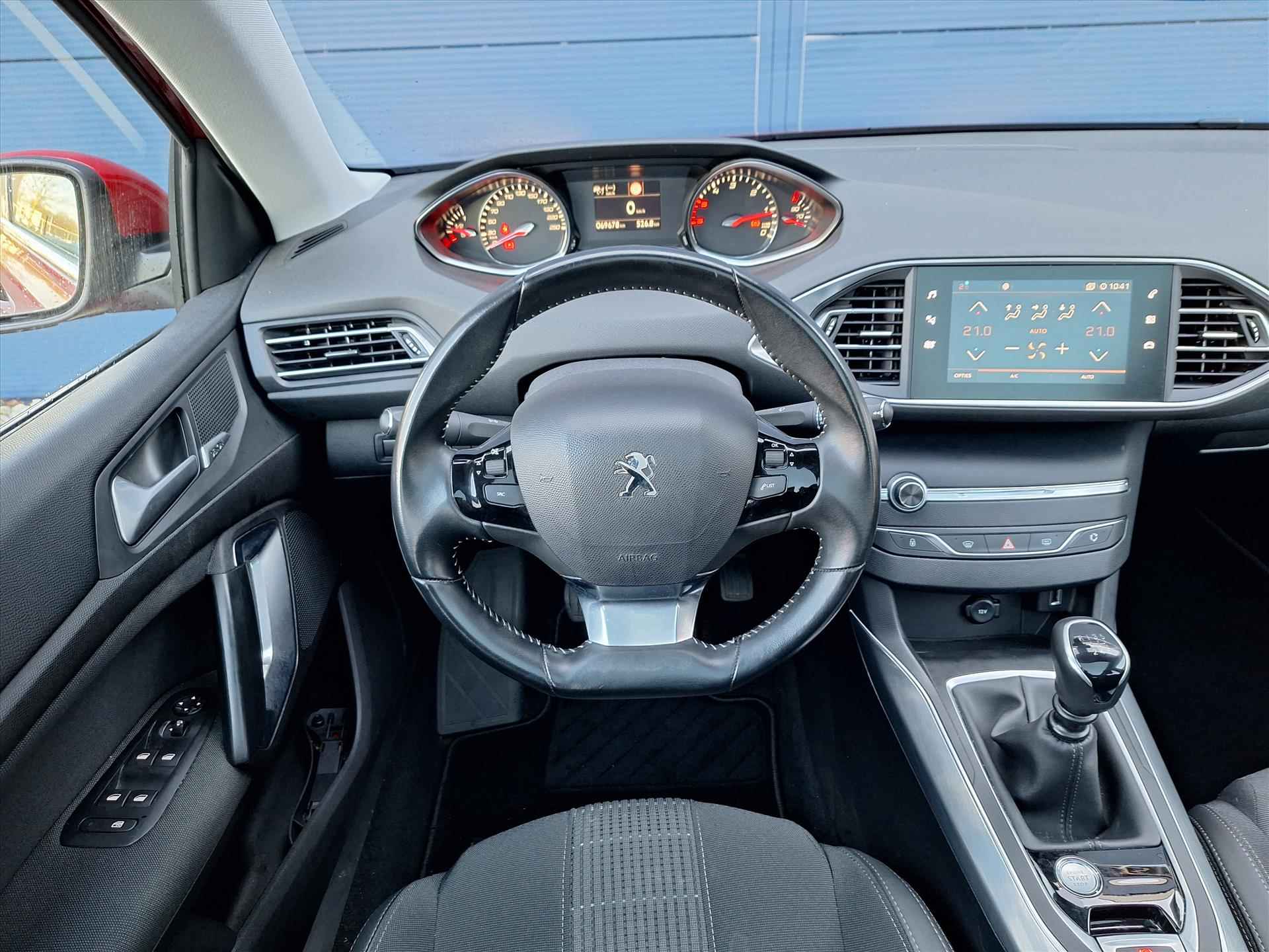 PEUGEOT 308 1.5 BlueHDi 130pk S&amp;S Blue Lease Premium Trekhaak | Panoramadak | All seasonbanden \ Camera - 12/38