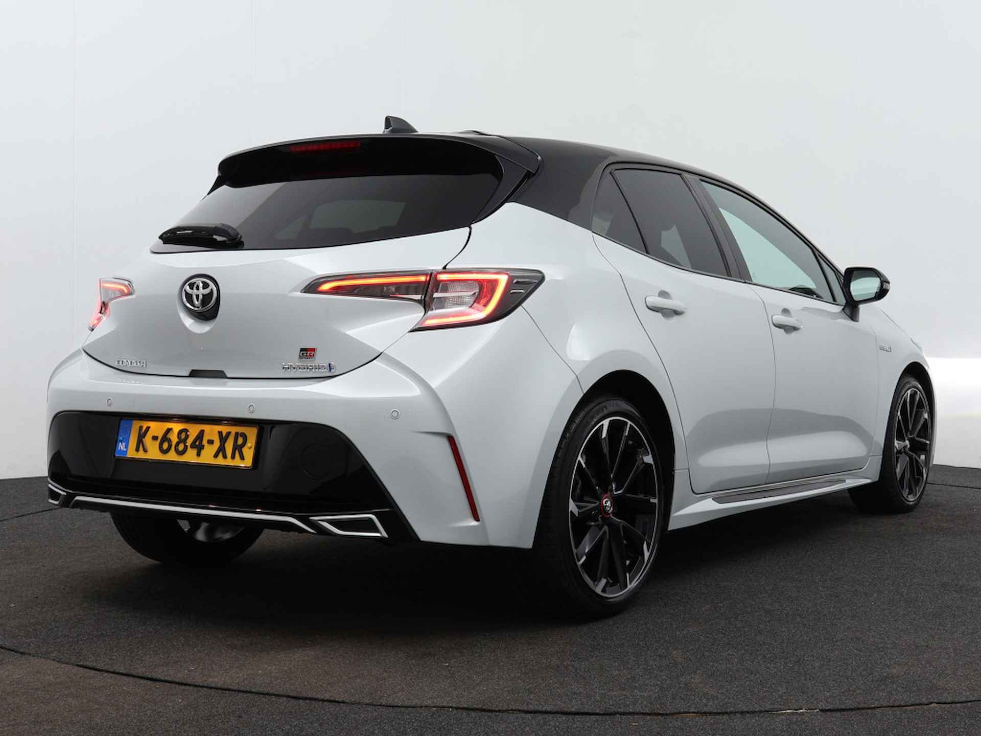 Toyota Corolla 2.0 Hybrid GR-Sport Plus Limited | Apple CarPlay | Stoel en stuurwiel verwarmd | Camera | Parkeersensoren | LM velgen | - 3/40