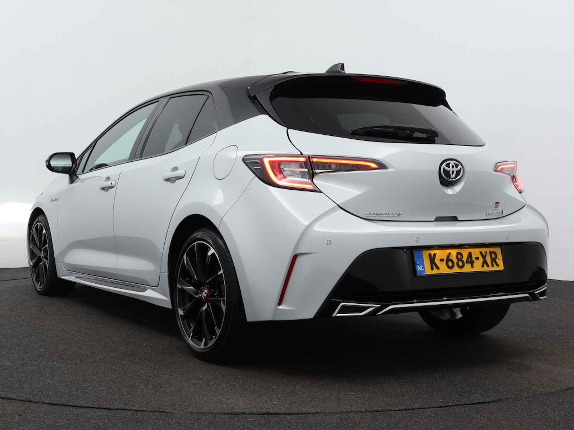 Toyota Corolla 2.0 Hybrid GR-Sport Plus Limited | Apple CarPlay | Stoel en stuurwiel verwarmd | Camera | Parkeersensoren | LM velgen | - 15/40