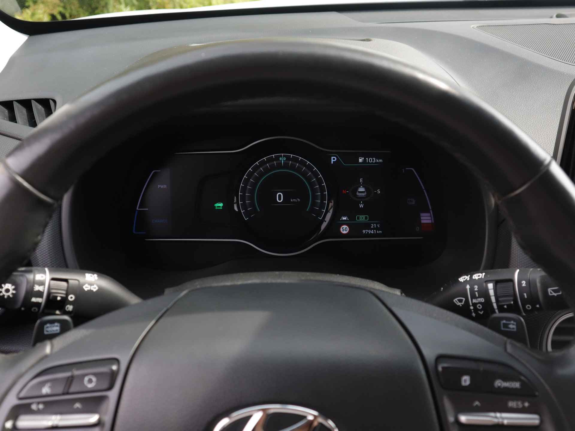 Hyundai KONA EV Premium 64 kWh (204PK) 1e-Eig, Hyundai-Dealer-Onderh, 12-Mnd-BOVAG, NL-Auto, Navigatie/Apple-Carplay/Android-Auto, Leer, Adaptive-Cruise-Control, Head-Up-Display, Keyless-Entry/Start, Stoelverwarming/Ventilatie, Parkeersensoren-V+A, Lm-Velgen-17Inch, Privacy-Glas - 14/42