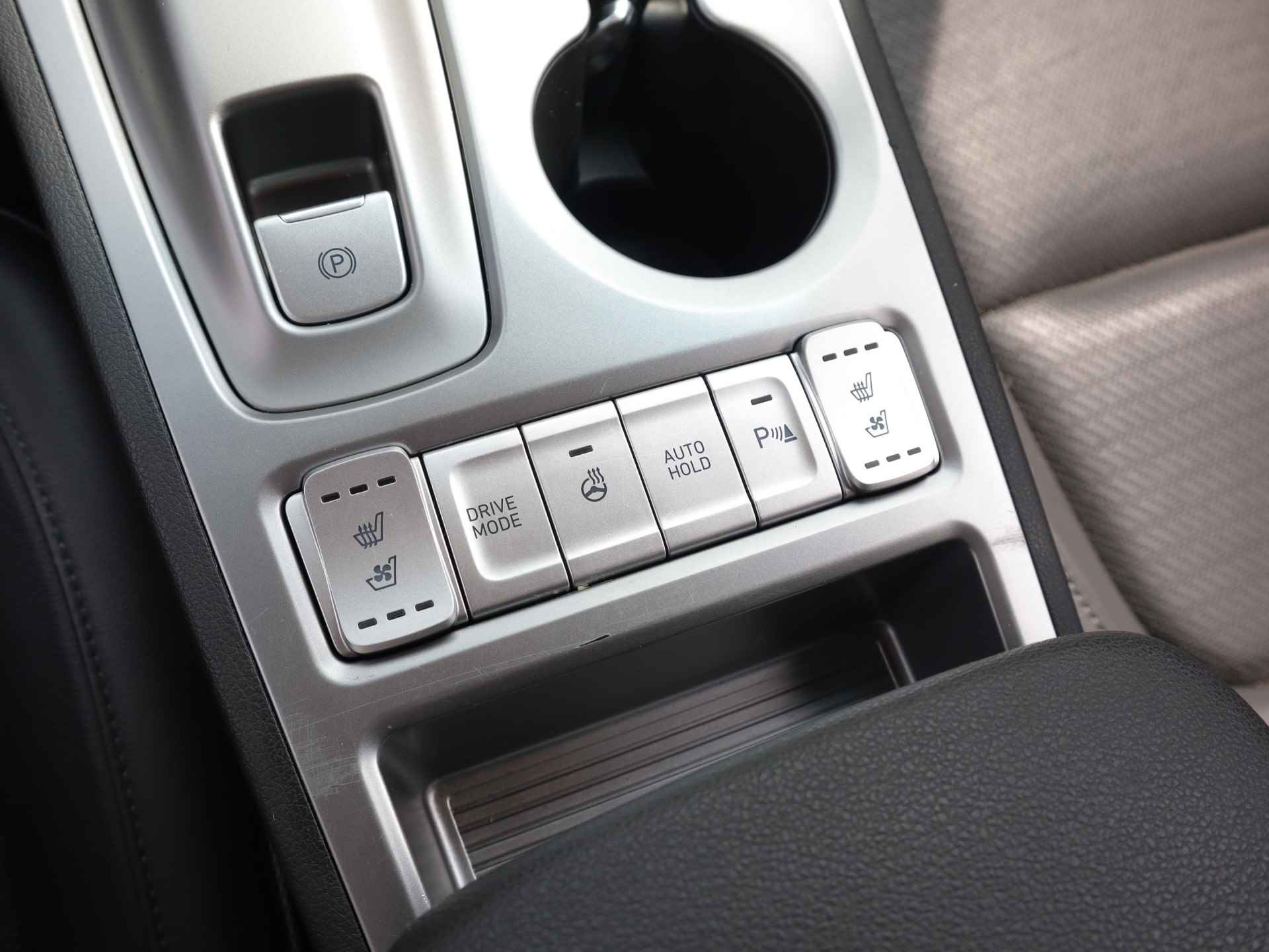 Hyundai KONA EV Premium 64 kWh (204PK) 1e-Eig, Hyundai-Dealer-Onderh, 12-Mnd-BOVAG, NL-Auto, Navigatie/Apple-Carplay/Android-Auto, Leer, Adaptive-Cruise-Control, Head-Up-Display, Keyless-Entry/Start, Stoelverwarming/Ventilatie, Parkeersensoren-V+A, Lm-Velgen-17Inch, Privacy-Glas - 21/42