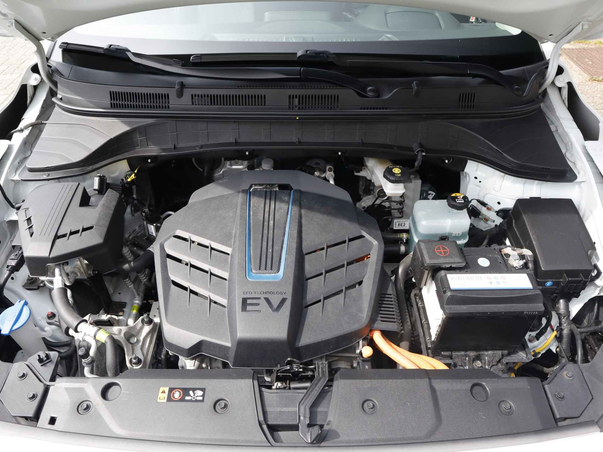 Hyundai KONA EV Premium 64 kWh (204PK) 1e-Eig, Hyundai-Dealer-Onderh, 12-Mnd-BOVAG, NL-Auto, Navigatie/Apple-Carplay/Android-Auto, Leer, Adaptive-Cruise-Control, Head-Up-Display, Keyless-Entry/Start, Stoelverwarming/Ventilatie, Parkeersensoren-V+A, Lm-Velgen-17Inch, Privacy-Glas - 22/42