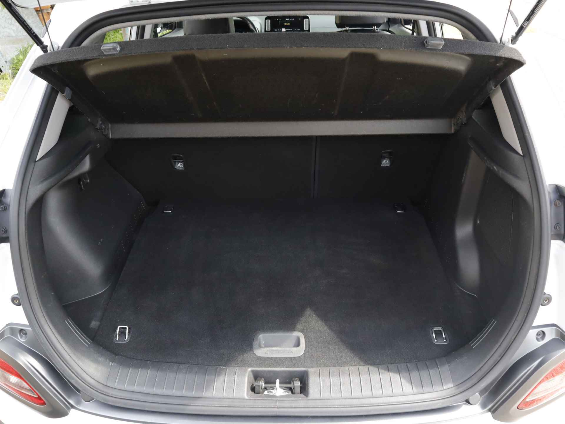 Hyundai KONA EV Premium 64 kWh (204PK) 1e-Eig, Hyundai-Dealer-Onderh, 12-Mnd-BOVAG, NL-Auto, Navigatie/Apple-Carplay/Android-Auto, Leer, Adaptive-Cruise-Control, Head-Up-Display, Keyless-Entry/Start, Stoelverwarming/Ventilatie, Parkeersensoren-V+A, Lm-Velgen-17Inch, Privacy-Glas - 24/42