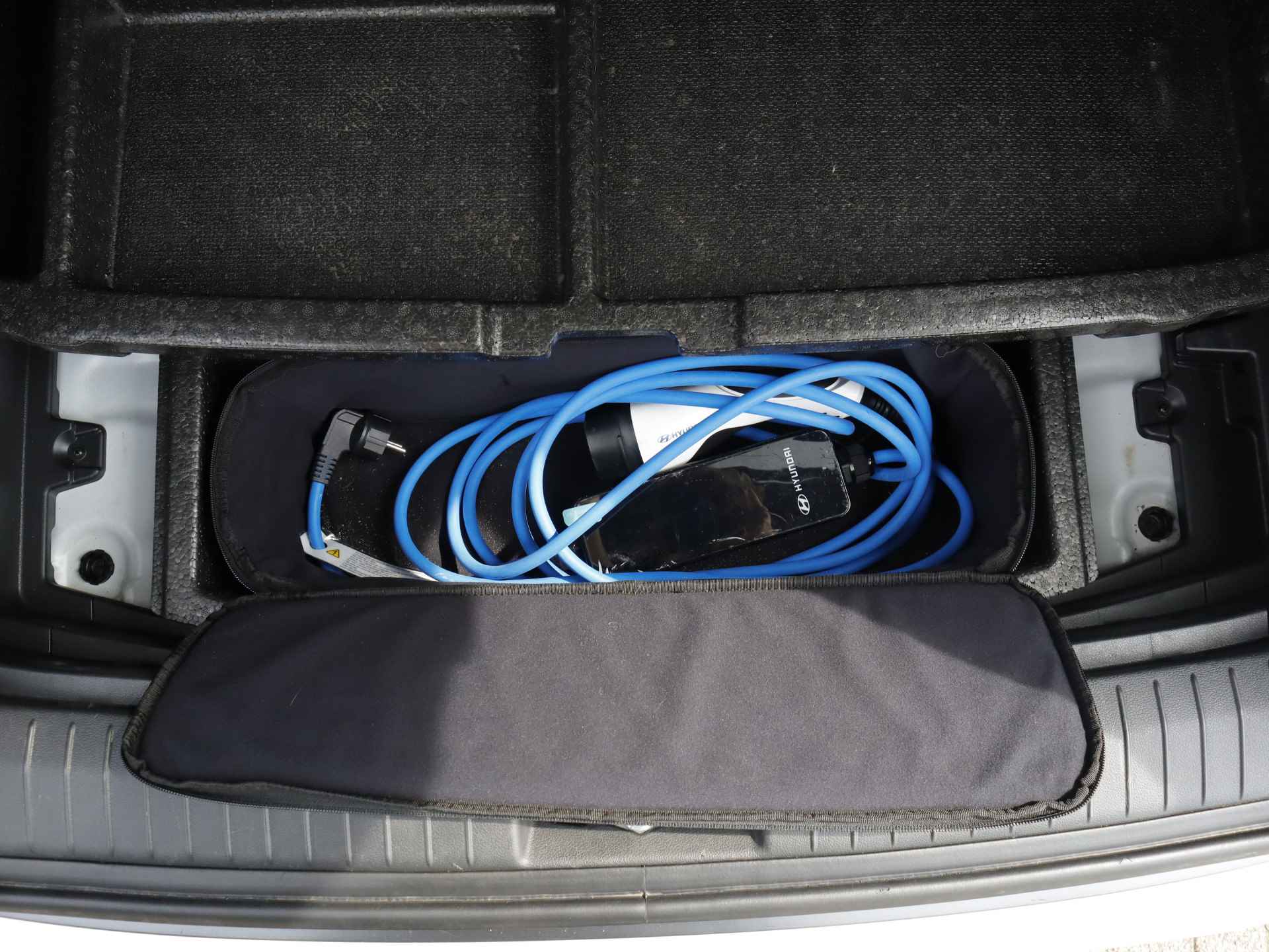Hyundai KONA EV Premium 64 kWh (204PK) 1e-Eig, Hyundai-Dealer-Onderh, 12-Mnd-BOVAG, NL-Auto, Navigatie/Apple-Carplay/Android-Auto, Leer, Adaptive-Cruise-Control, Head-Up-Display, Keyless-Entry/Start, Stoelverwarming/Ventilatie, Parkeersensoren-V+A, Lm-Velgen-17Inch, Privacy-Glas - 25/42
