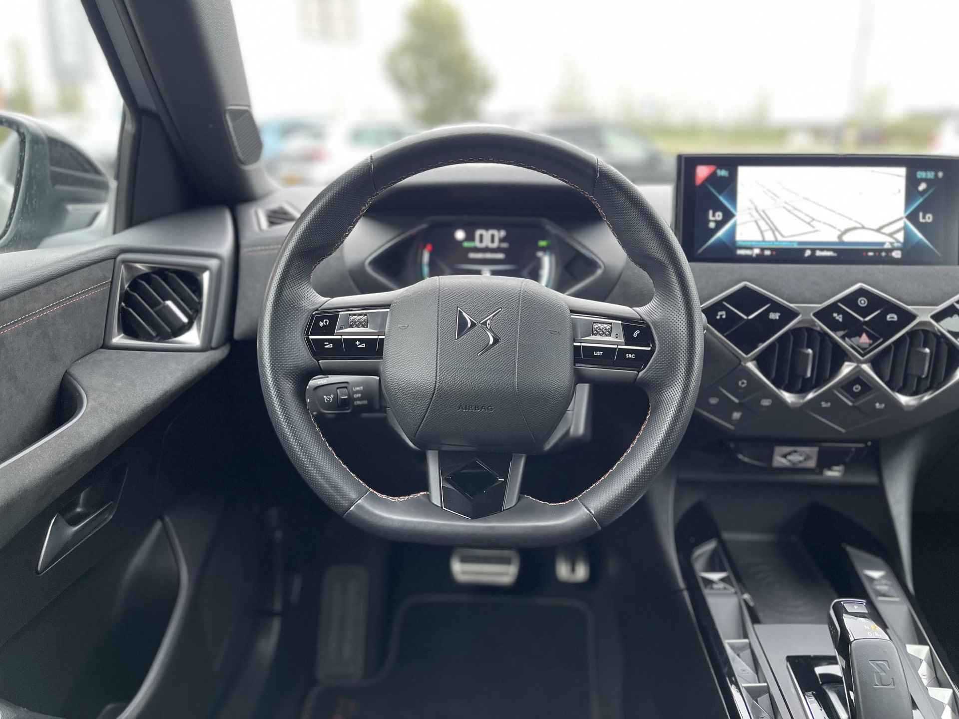 DS 3 Crossback E-Tense Performance Line+ 50 kWh *SUBSIDIE MOGELIJK!* | Navigatie | Camera | Apple Carplay/Android Auto | LED Koplampen | Alcantara Interieur | Rijklaarprijs! - 14/31