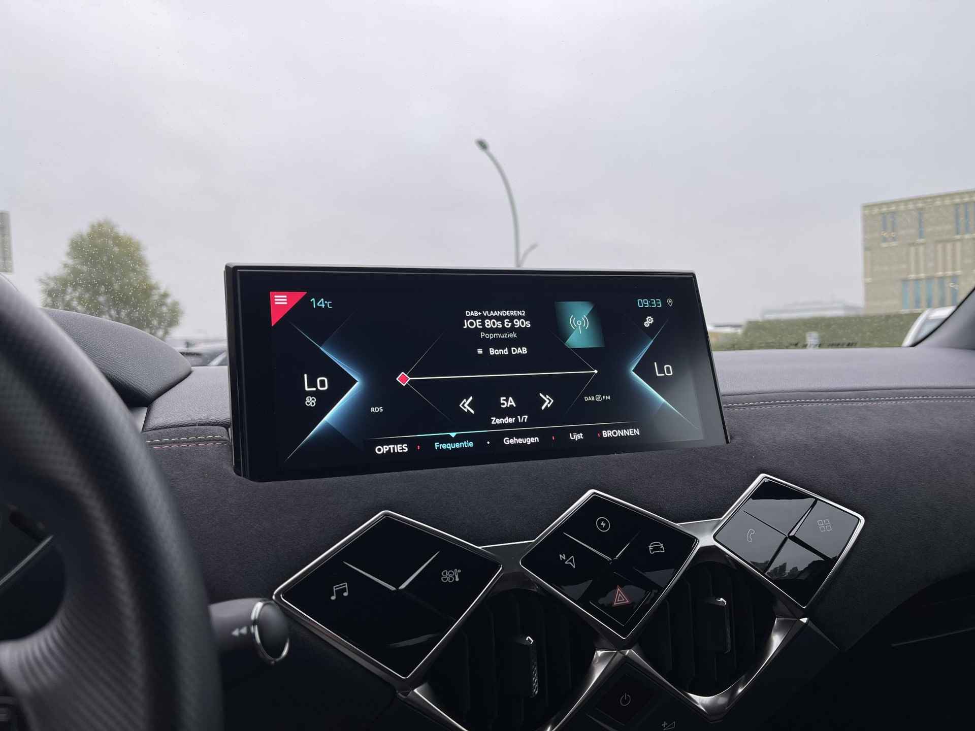 DS 3 Crossback E-Tense Performance Line+ 50 kWh *SUBSIDIE MOGELIJK!* | Navigatie | Camera | Apple Carplay/Android Auto | LED Koplampen | Alcantara Interieur | Rijklaarprijs! - 27/31