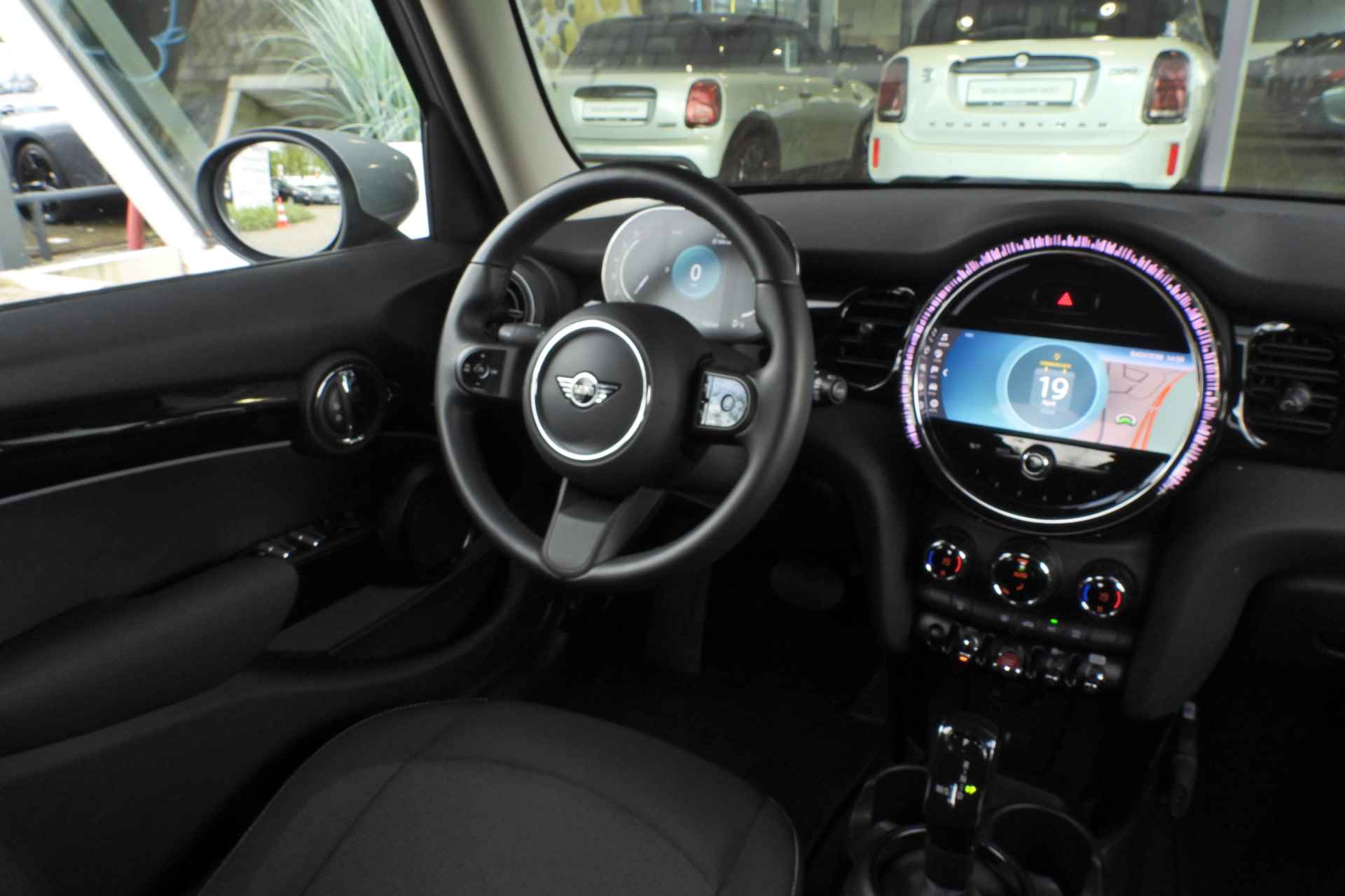 MINI Hatchback Cooper Essential Automaat / Multifunctioneel stuurwiel / LED / PDC achter / Cruise Control / Navigatie / Airconditioning - 12/39