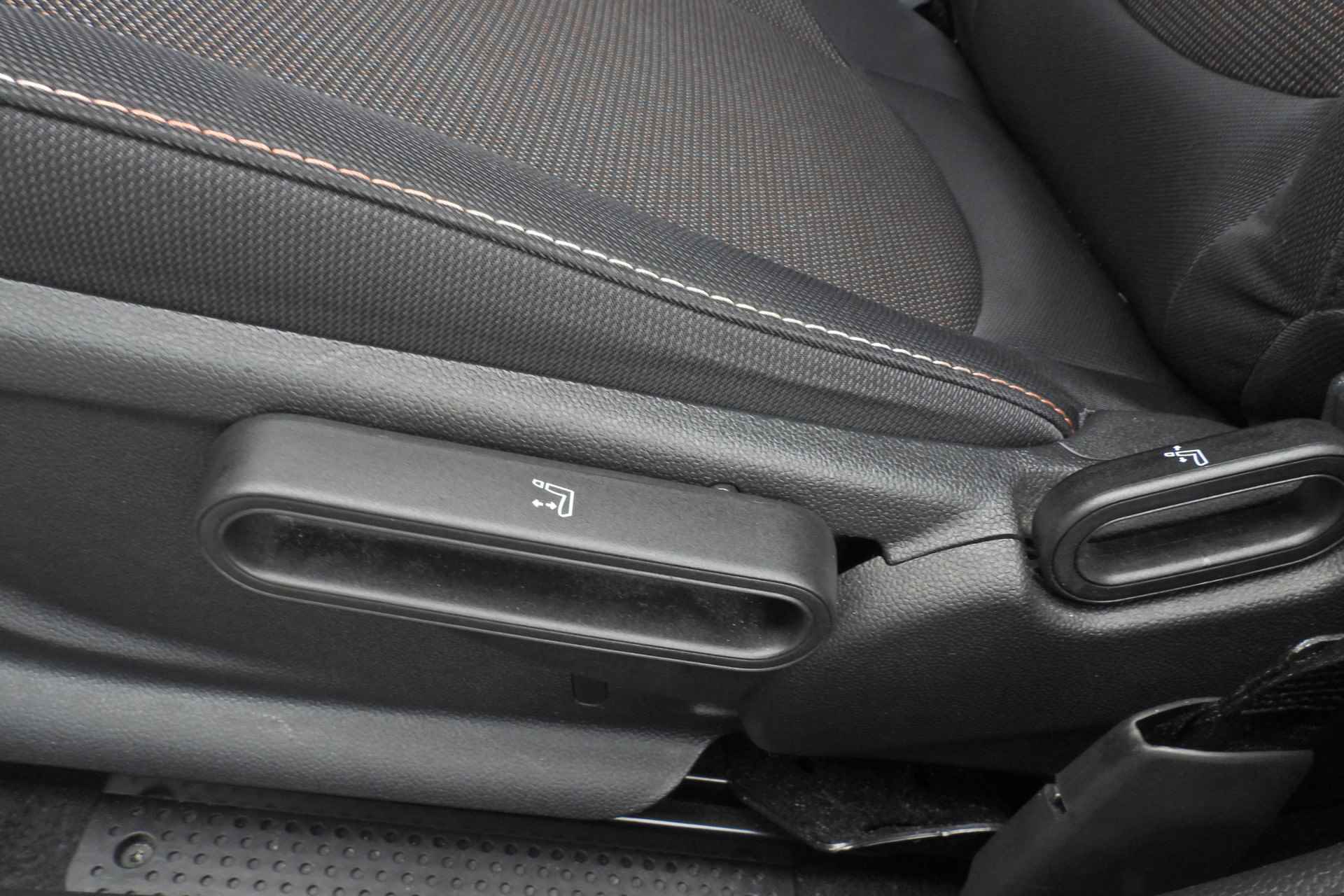 MINI Hatchback Cooper Essential Automaat / Multifunctioneel stuurwiel / LED / PDC achter / Cruise Control / Navigatie / Airconditioning - 18/39