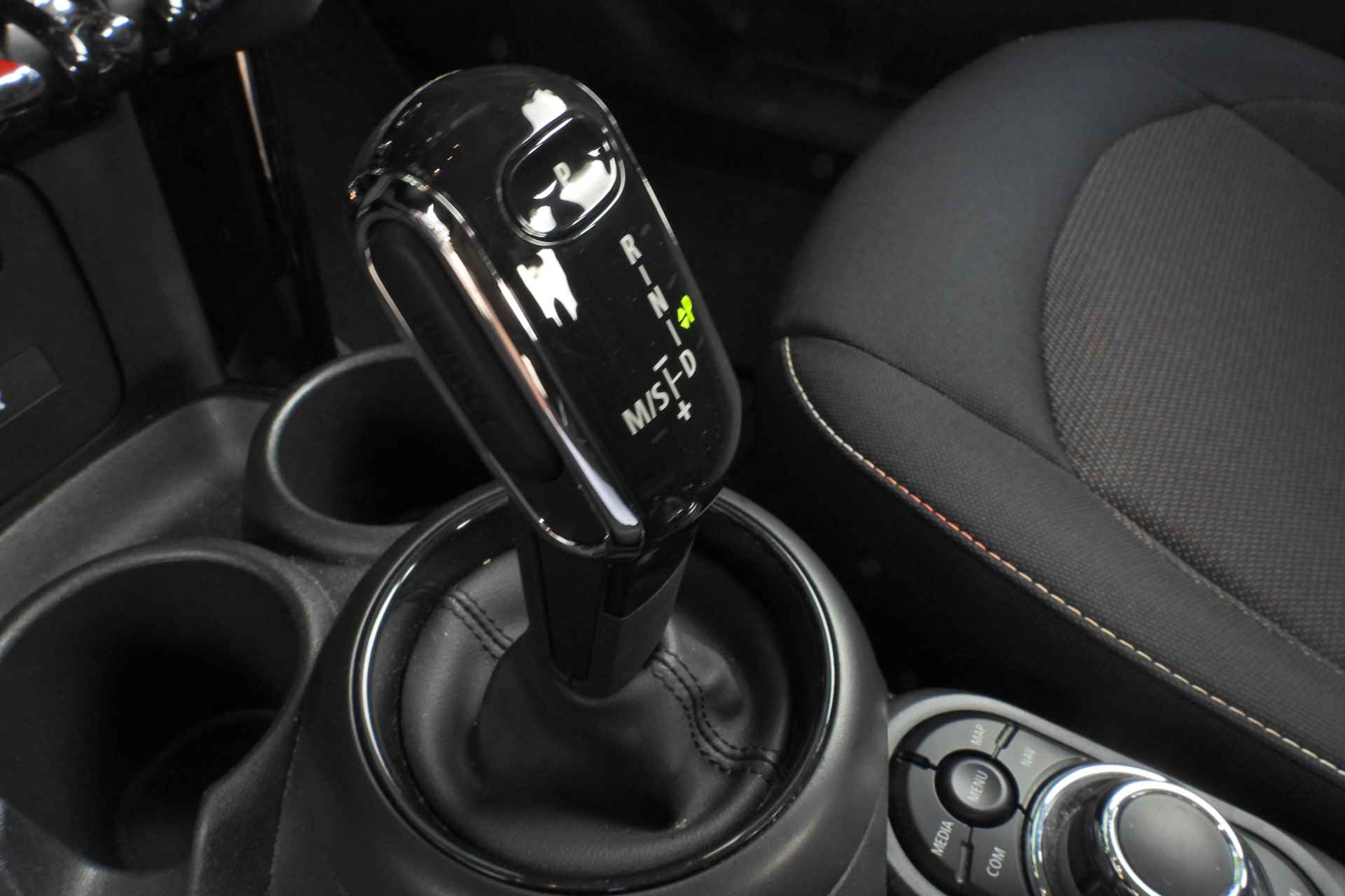 MINI Hatchback Cooper Essential Automaat / Multifunctioneel stuurwiel / LED / PDC achter / Cruise Control / Navigatie / Airconditioning - 21/39