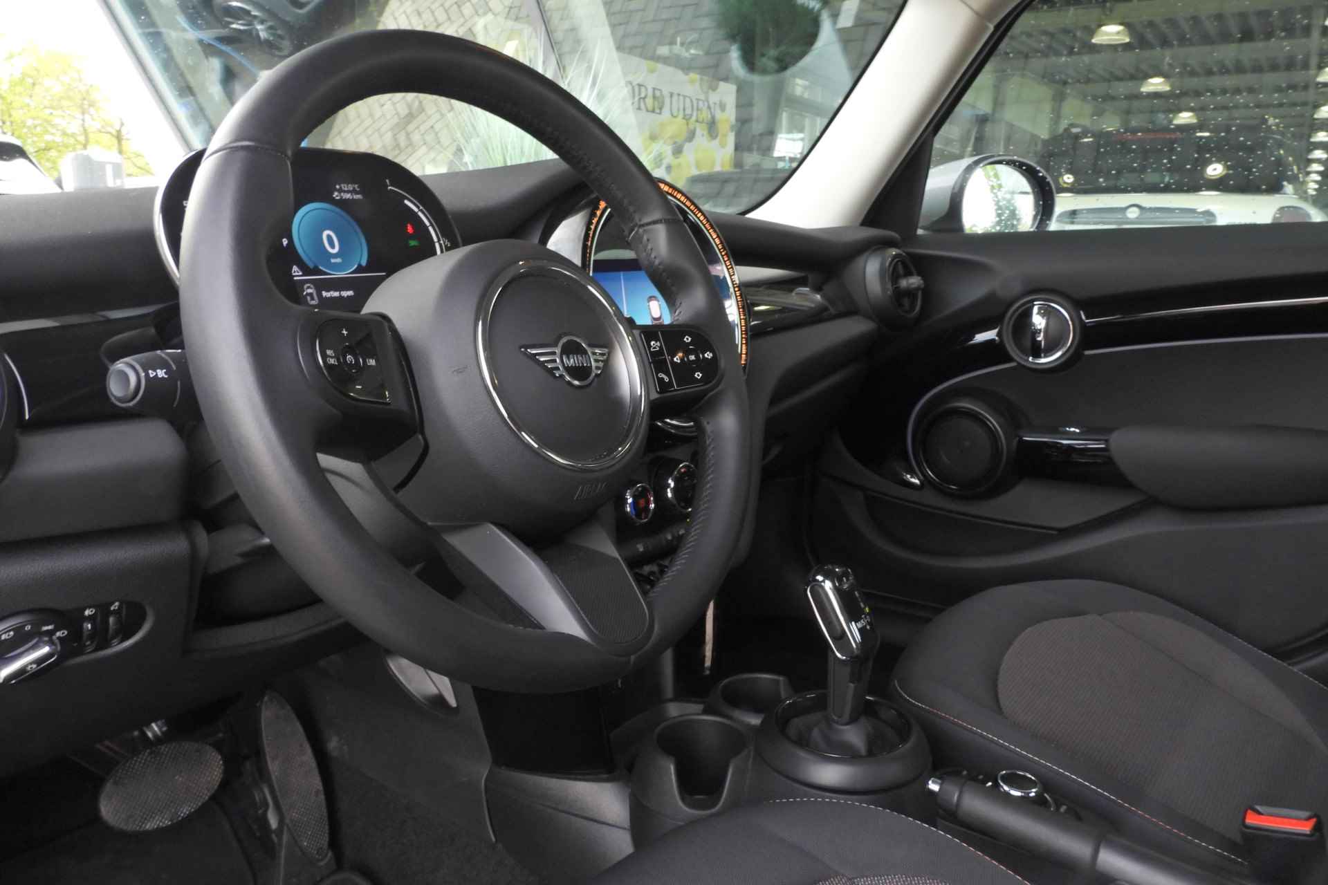 MINI Hatchback Cooper Essential Automaat / Multifunctioneel stuurwiel / LED / PDC achter / Cruise Control / Navigatie / Airconditioning - 22/39