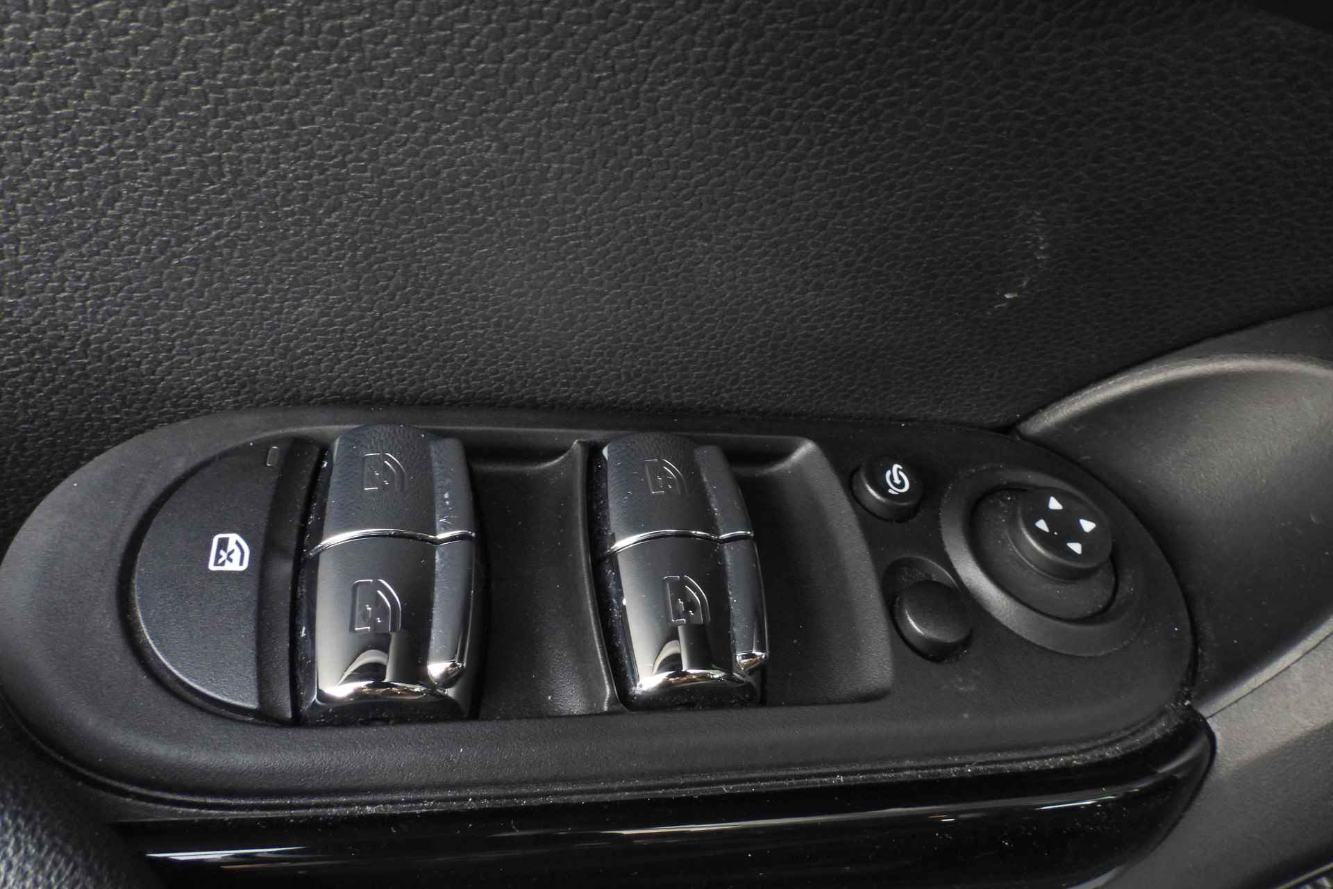 MINI Hatchback Cooper Essential Automaat / Multifunctioneel stuurwiel / LED / PDC achter / Cruise Control / Navigatie / Airconditioning - 28/39