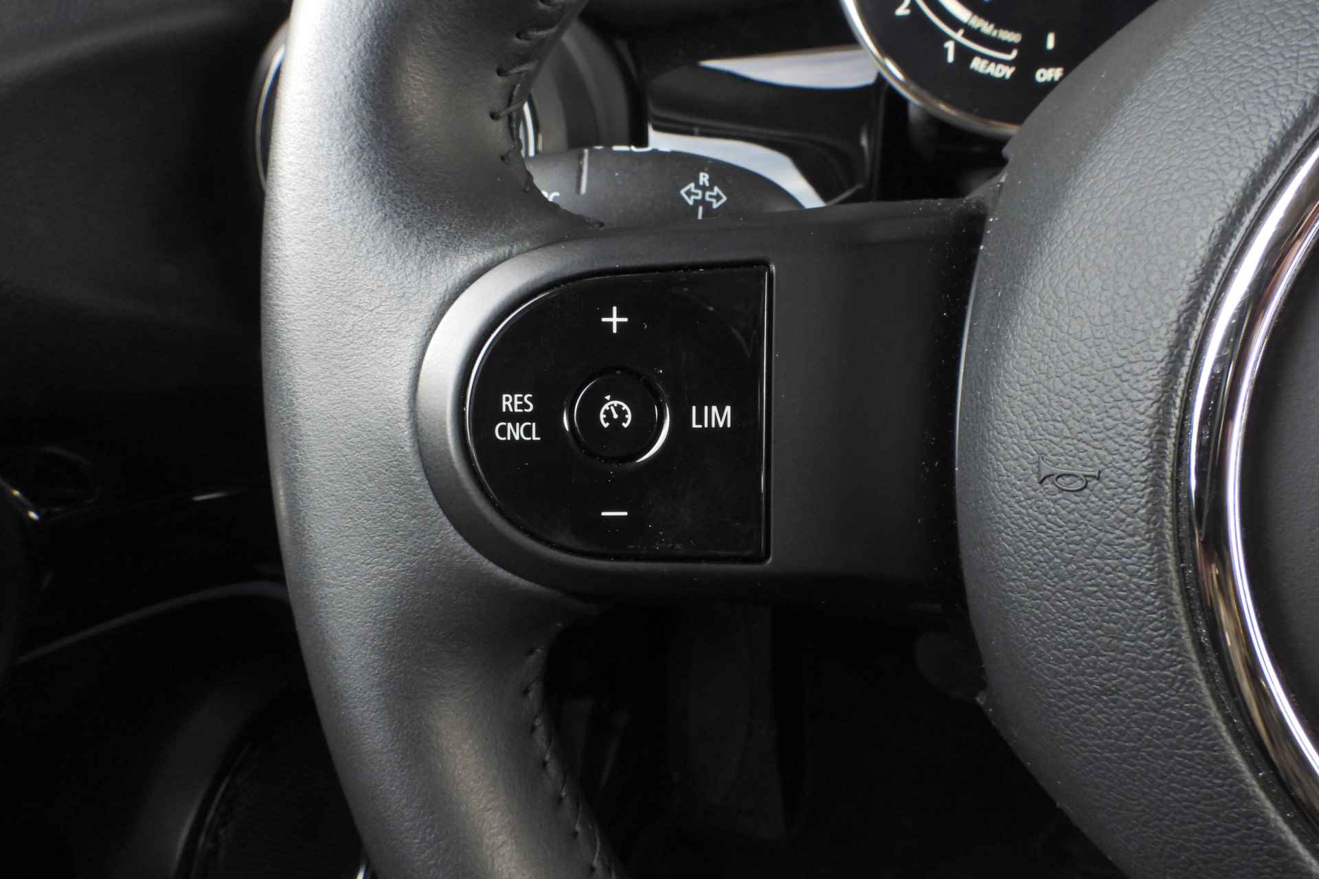 MINI Hatchback Cooper Essential Automaat / Multifunctioneel stuurwiel / LED / PDC achter / Cruise Control / Navigatie / Airconditioning - 29/39