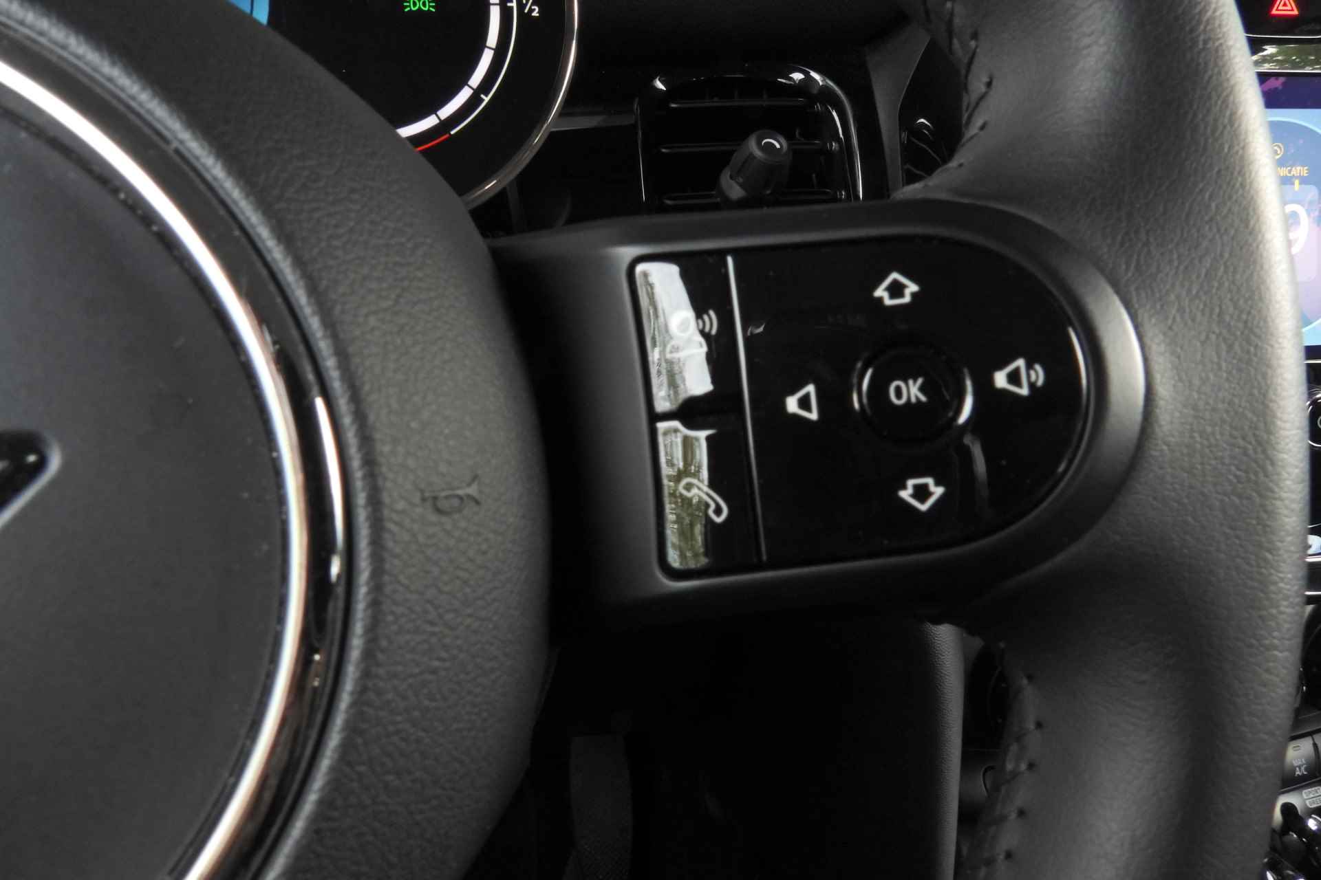 MINI Hatchback Cooper Essential Automaat / Multifunctioneel stuurwiel / LED / PDC achter / Cruise Control / Navigatie / Airconditioning - 30/39