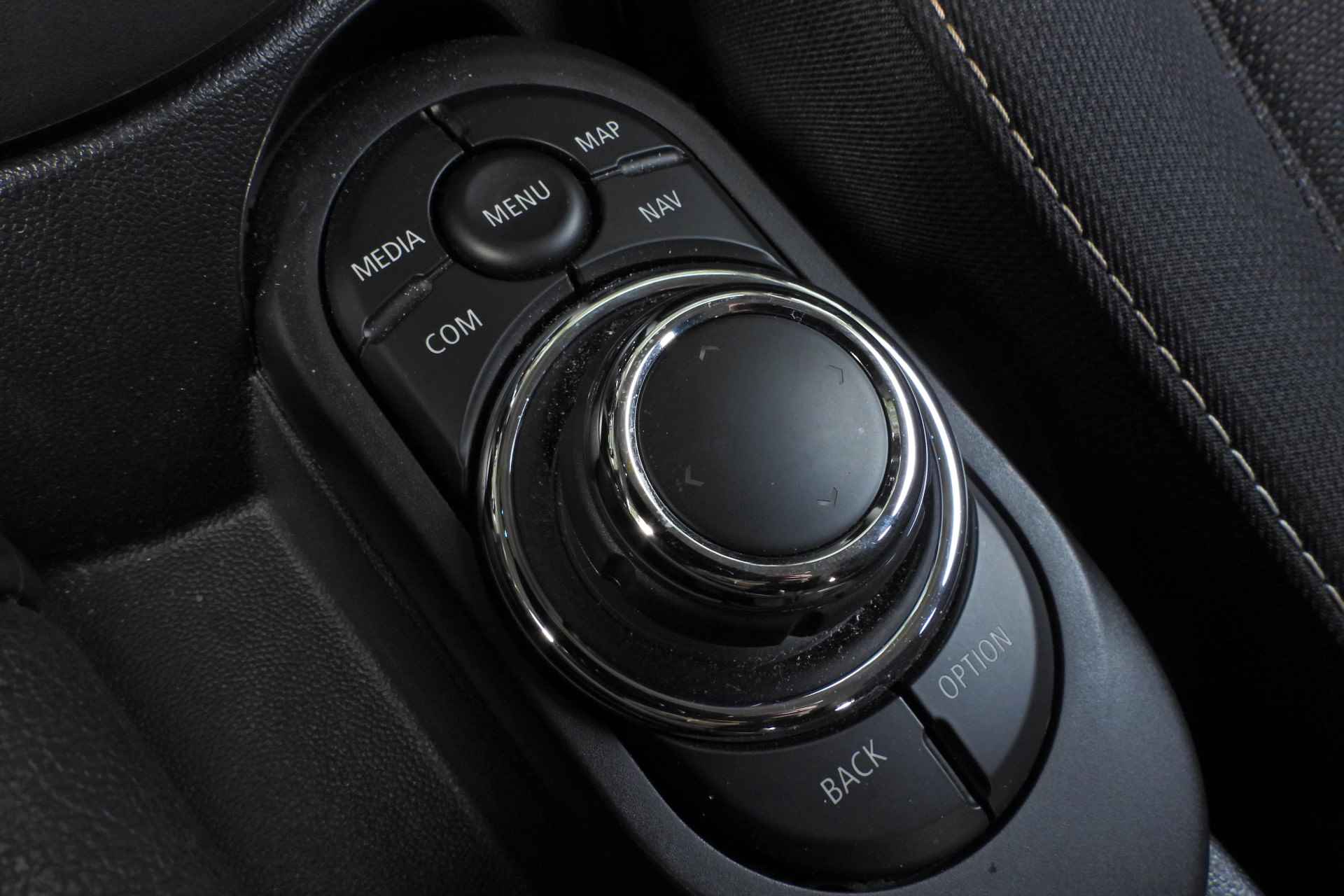 MINI Hatchback Cooper Essential Automaat / Multifunctioneel stuurwiel / LED / PDC achter / Cruise Control / Navigatie / Airconditioning - 32/39