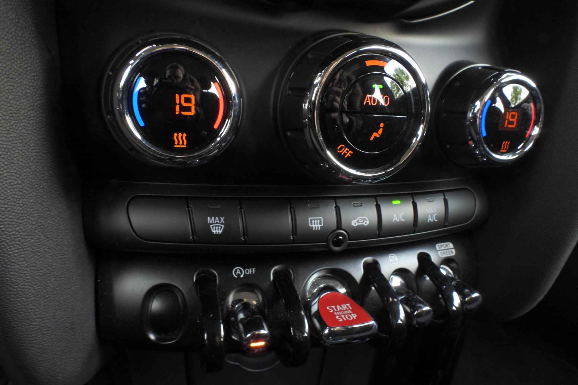 MINI Hatchback Cooper Essential Automaat / Multifunctioneel stuurwiel / LED / PDC achter / Cruise Control / Navigatie / Airconditioning - 35/39