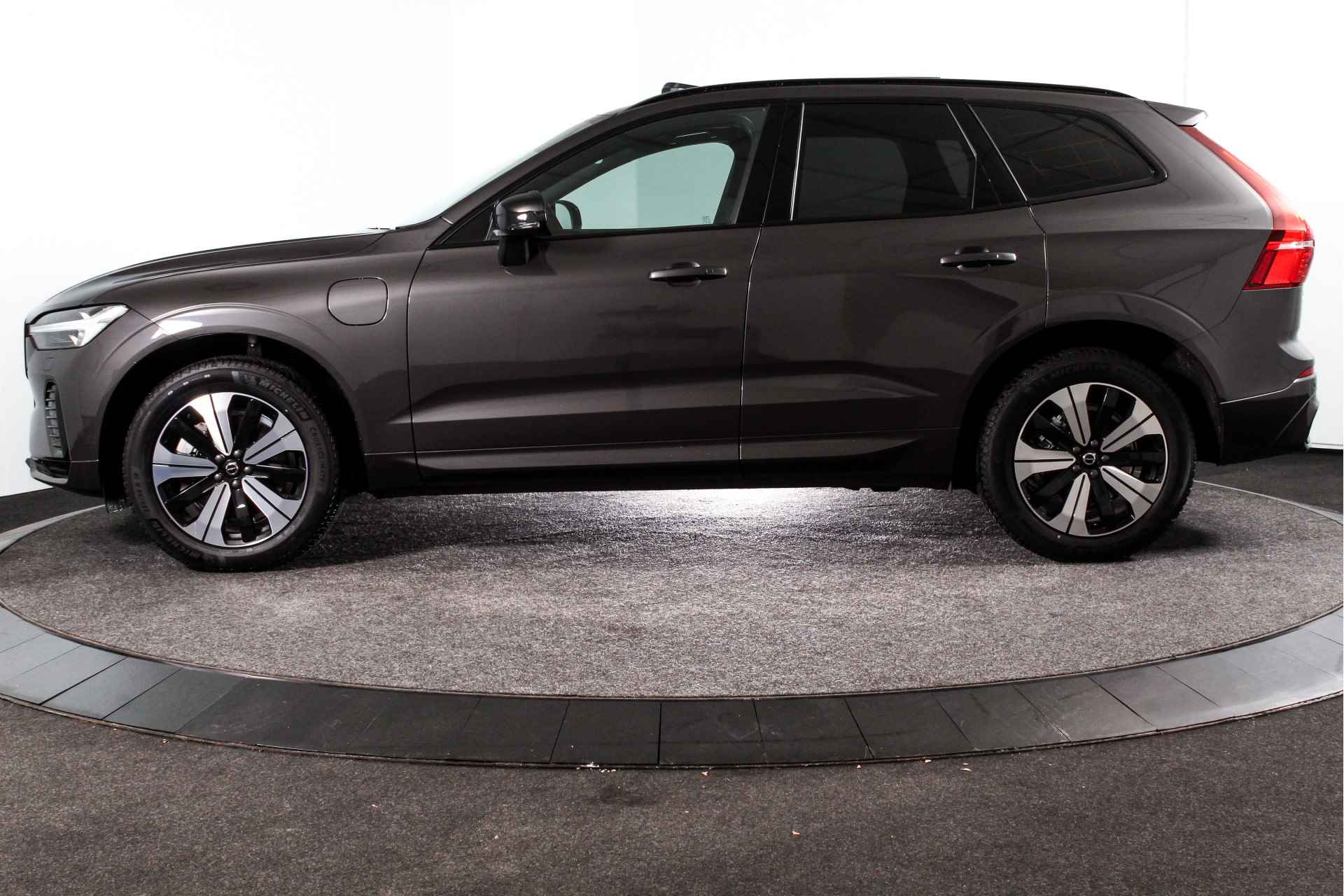 Volvo XC60 2.0 Recharge T6 AWD Plus Dark | S/K-Panodak | Dig. Cockpit | Adapt. Cruise | Memory Stoelen | Elek. Klep | Stoel-+stuurverw. | Camera | NAV+App. Connect | LM 19" | 0607 - 6/59