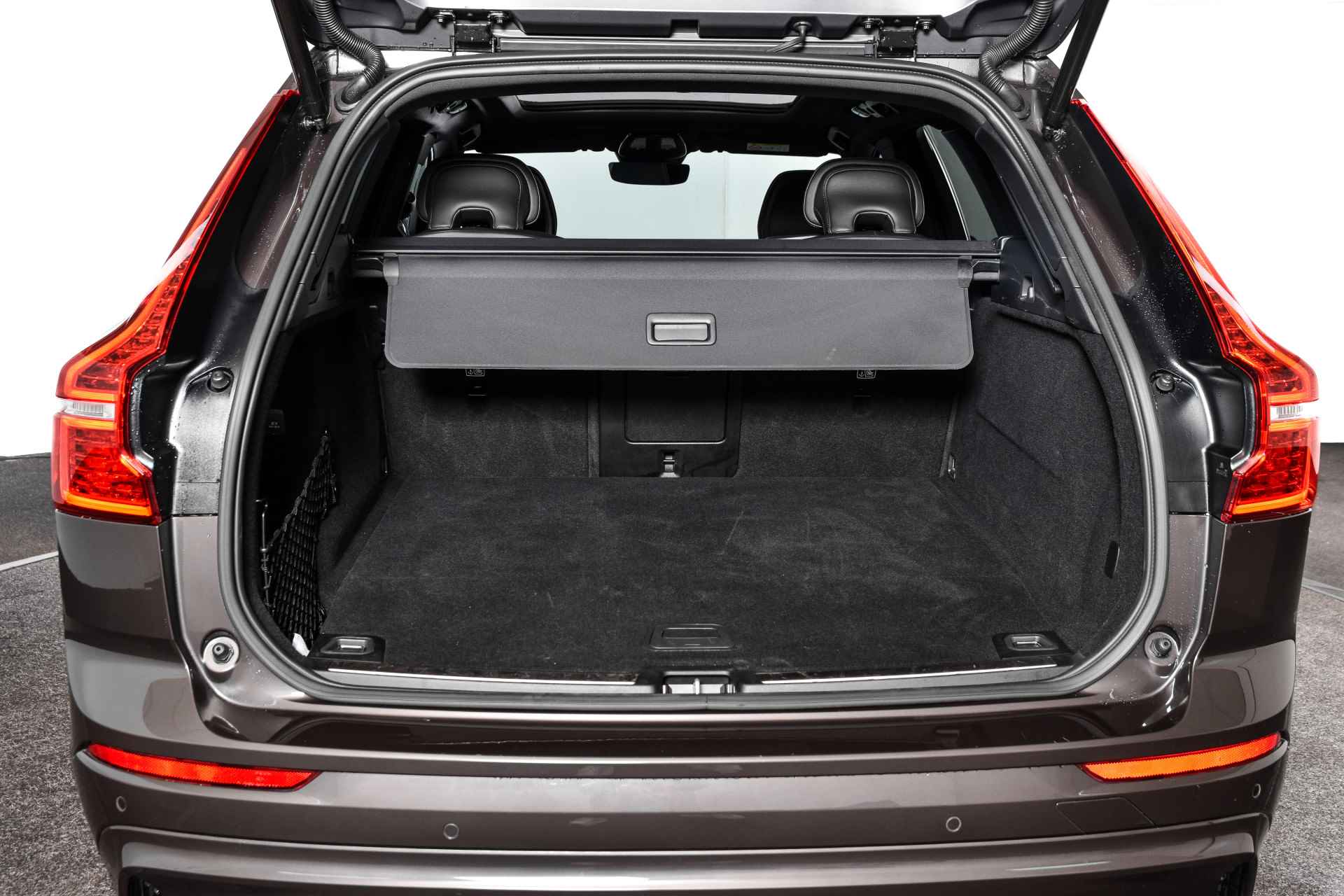 Volvo XC60 2.0 Recharge T6 AWD Plus Dark | S/K-Panodak | Dig. Cockpit | Adapt. Cruise | Memory Stoelen | Elek. Klep | Stoel-+stuurverw. | Camera | NAV+App. Connect | LM 19" | 0607 - 10/59