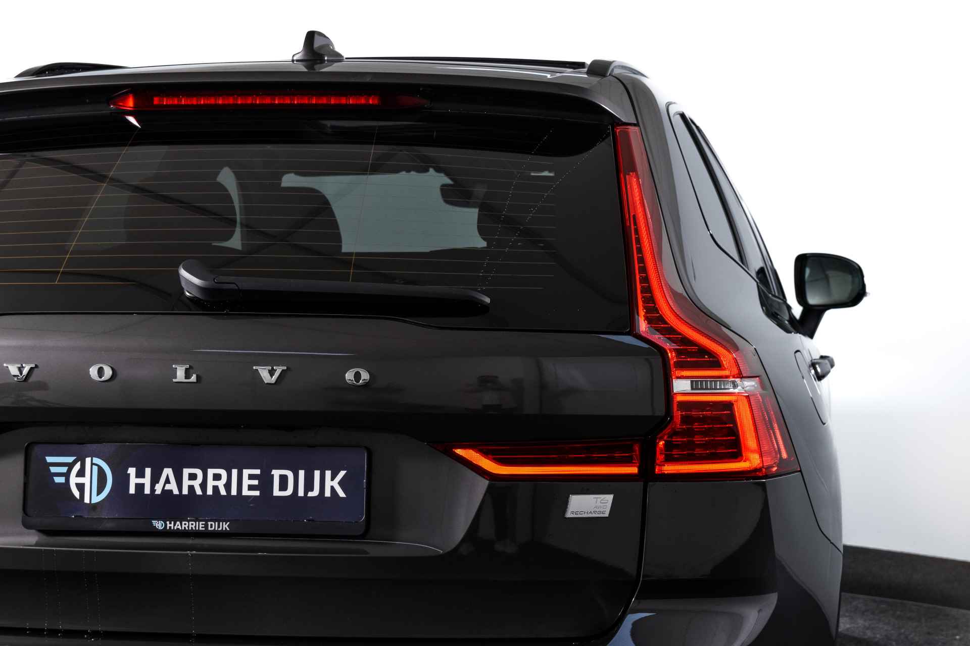 Volvo XC60 2.0 Recharge T6 AWD Plus Dark | S/K-Panodak | Dig. Cockpit | Adapt. Cruise | Memory Stoelen | Elek. Klep | Stoel-+stuurverw. | Camera | NAV+App. Connect | LM 19" | 0607 - 16/59