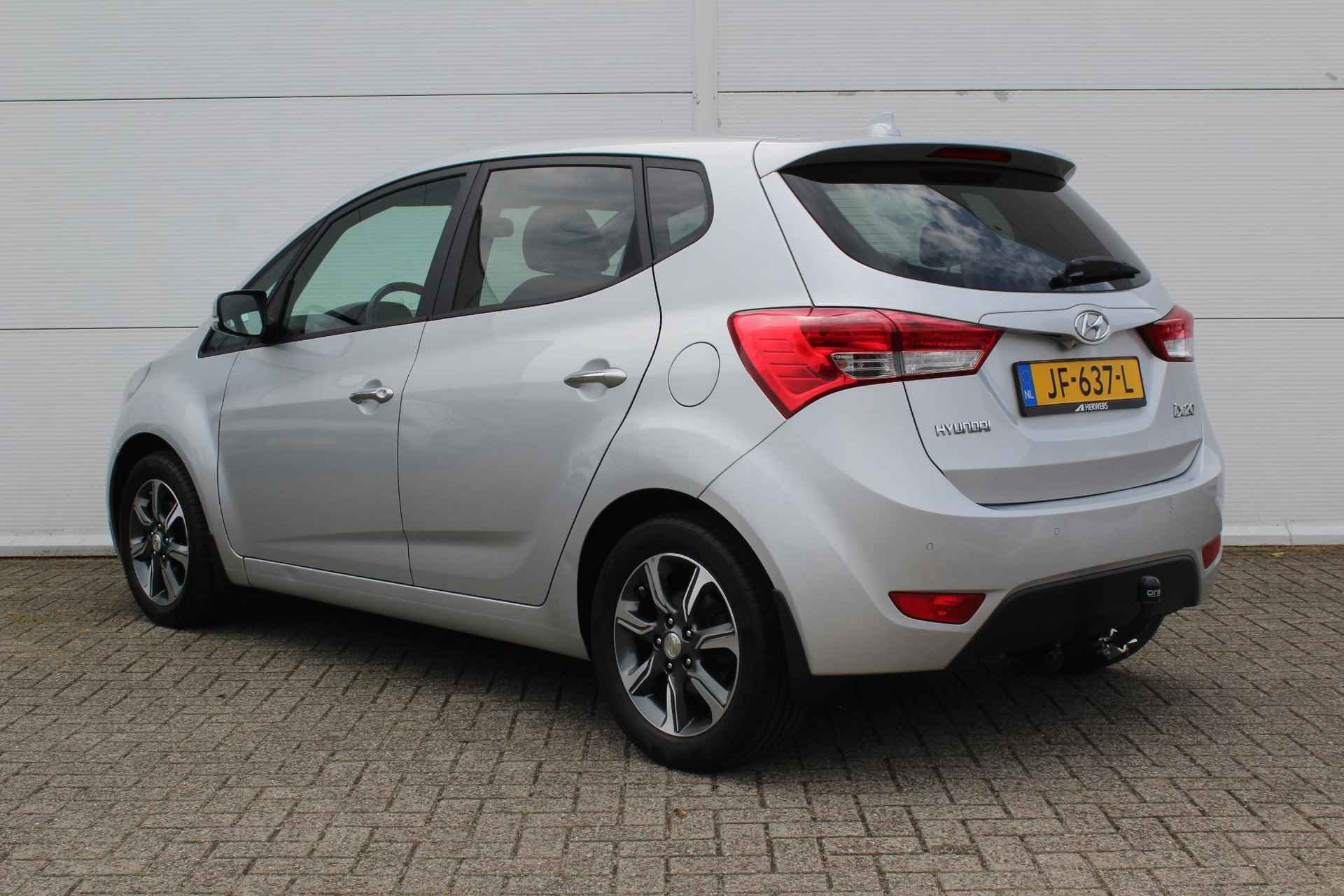 Hyundai ix20 1.4i Go! / Eerste Eigenaar / Dealer Onderhouden / Navigatie / Achteruitrijcamera / Trekhaak (1300 KG) / - 15/37